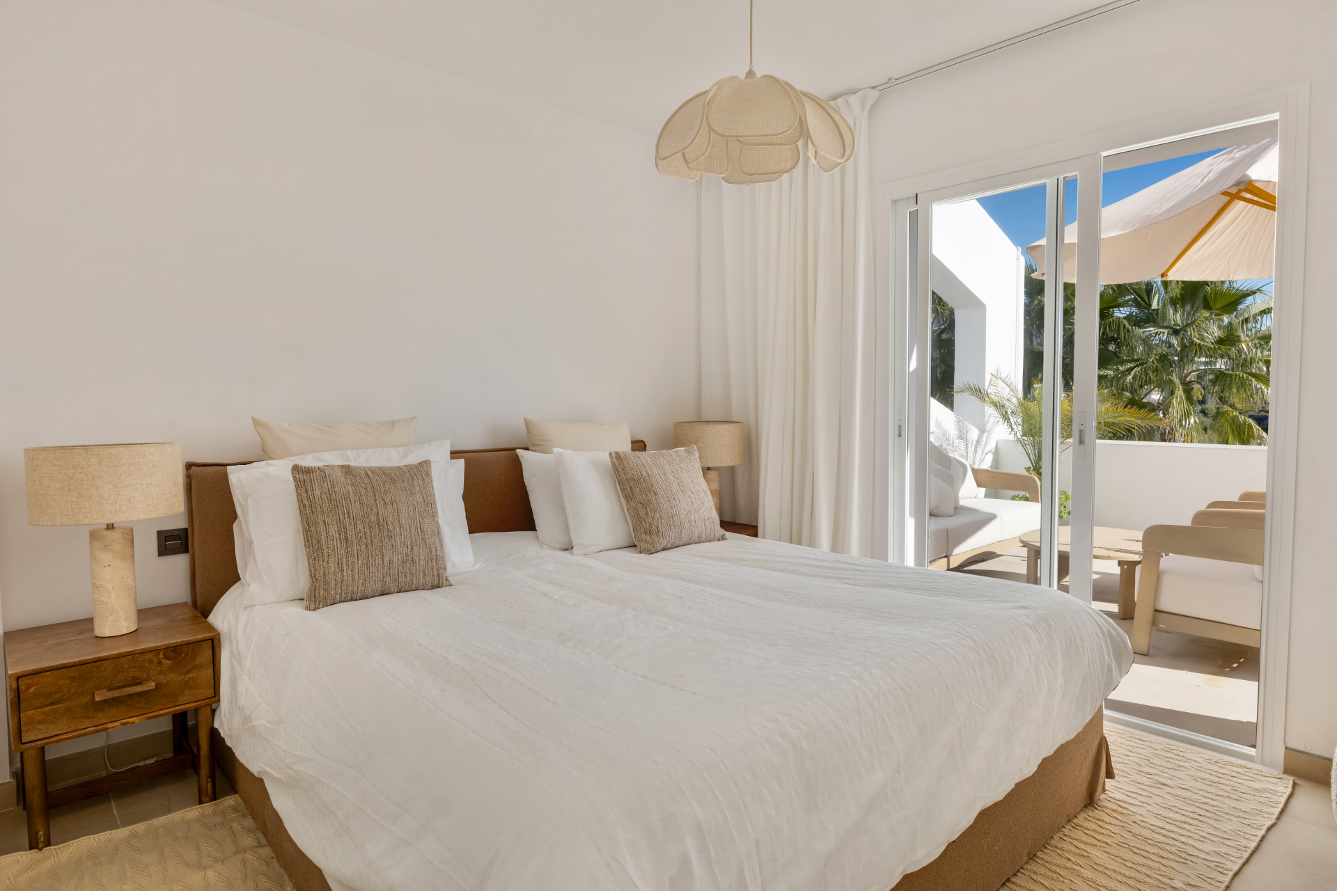Apartment 2 Bedrooms 2 Bathrooms in Benahavis, Costa del Sol