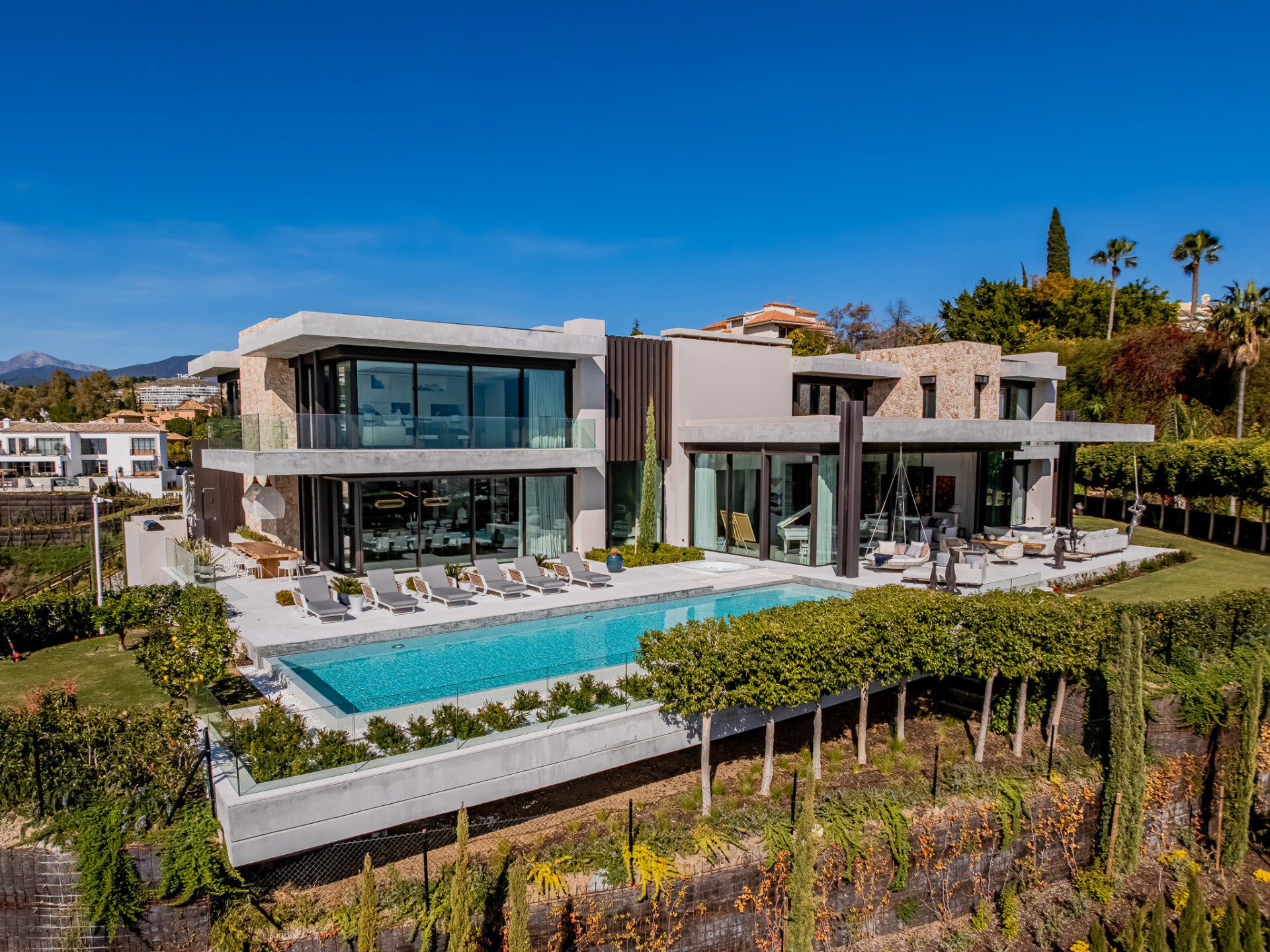 Villa 8 Bedrooms 8 Bathrooms in Benahavis, Costa del Sol