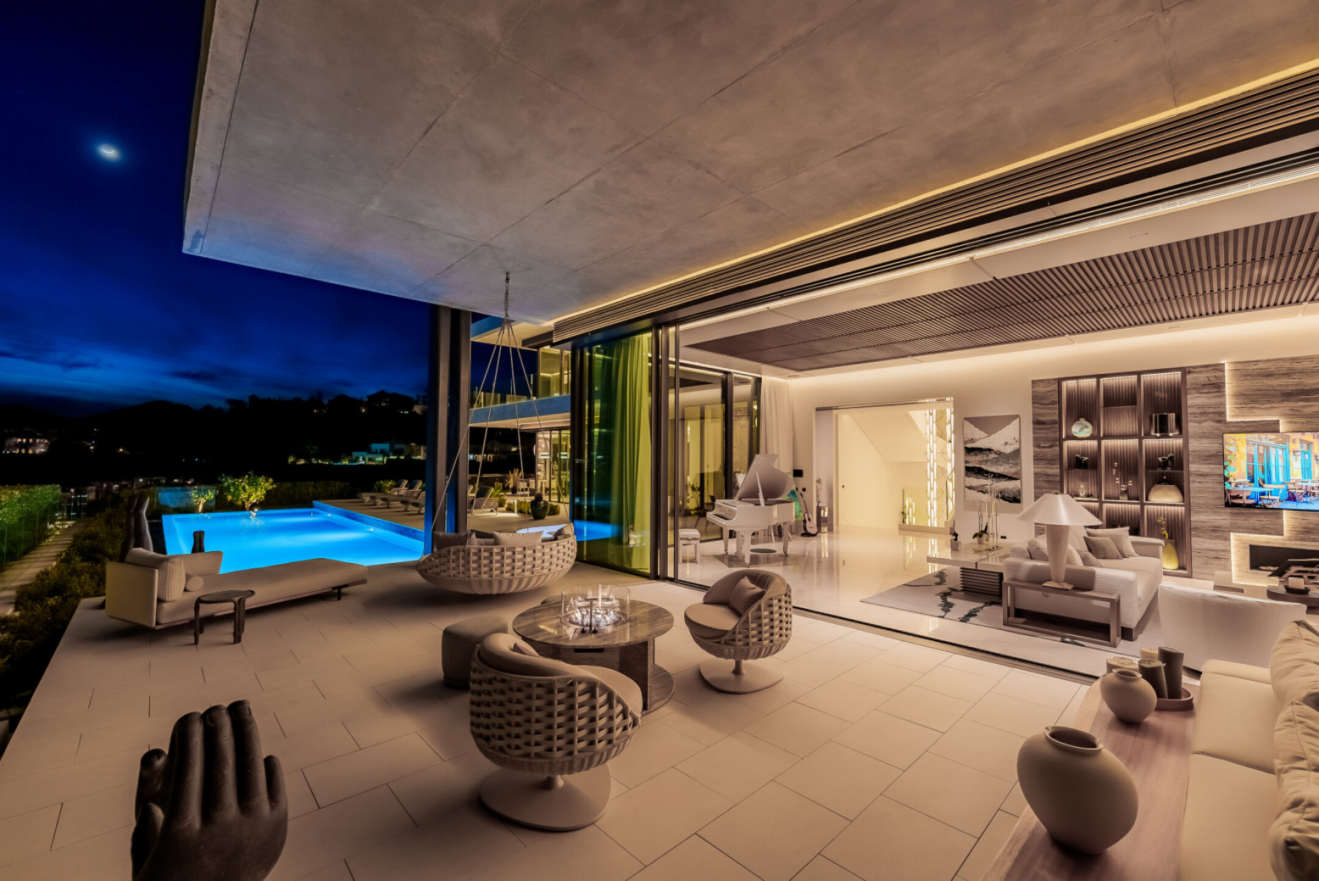Villa 8 Bedrooms 8 Bathrooms in Benahavis, Costa del Sol