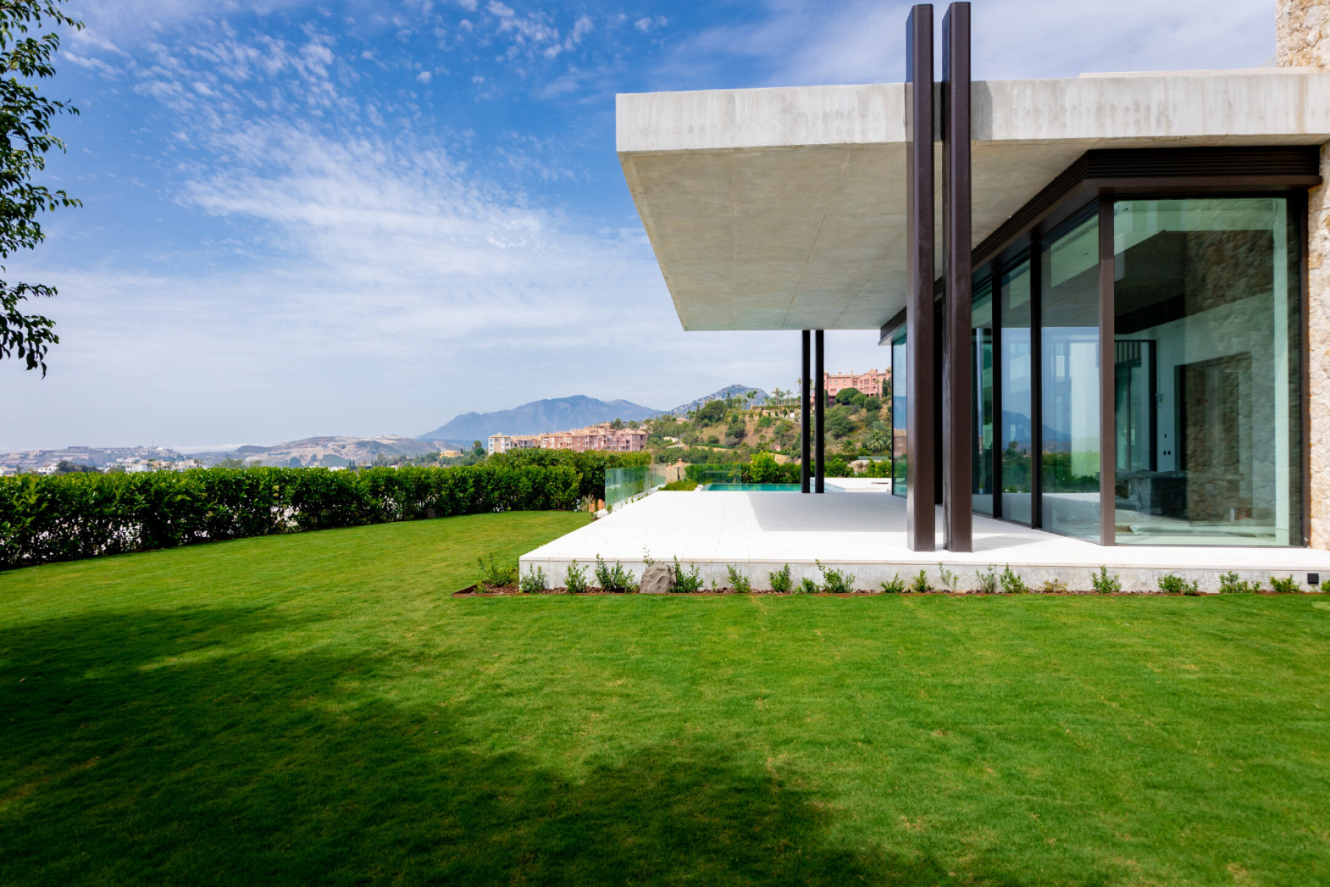 Villa 8 Bedrooms 8 Bathrooms in Benahavis, Costa del Sol