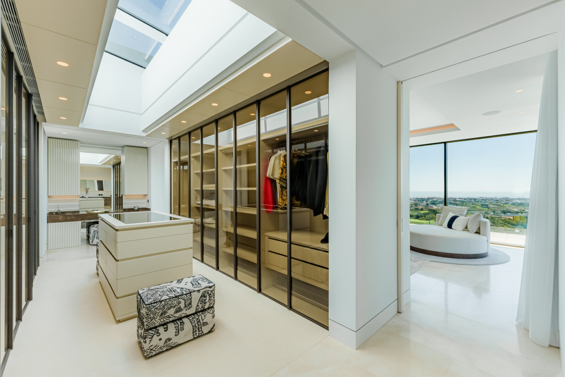 Villa 8 Bedrooms 8 Bathrooms in Benahavis, Costa del Sol