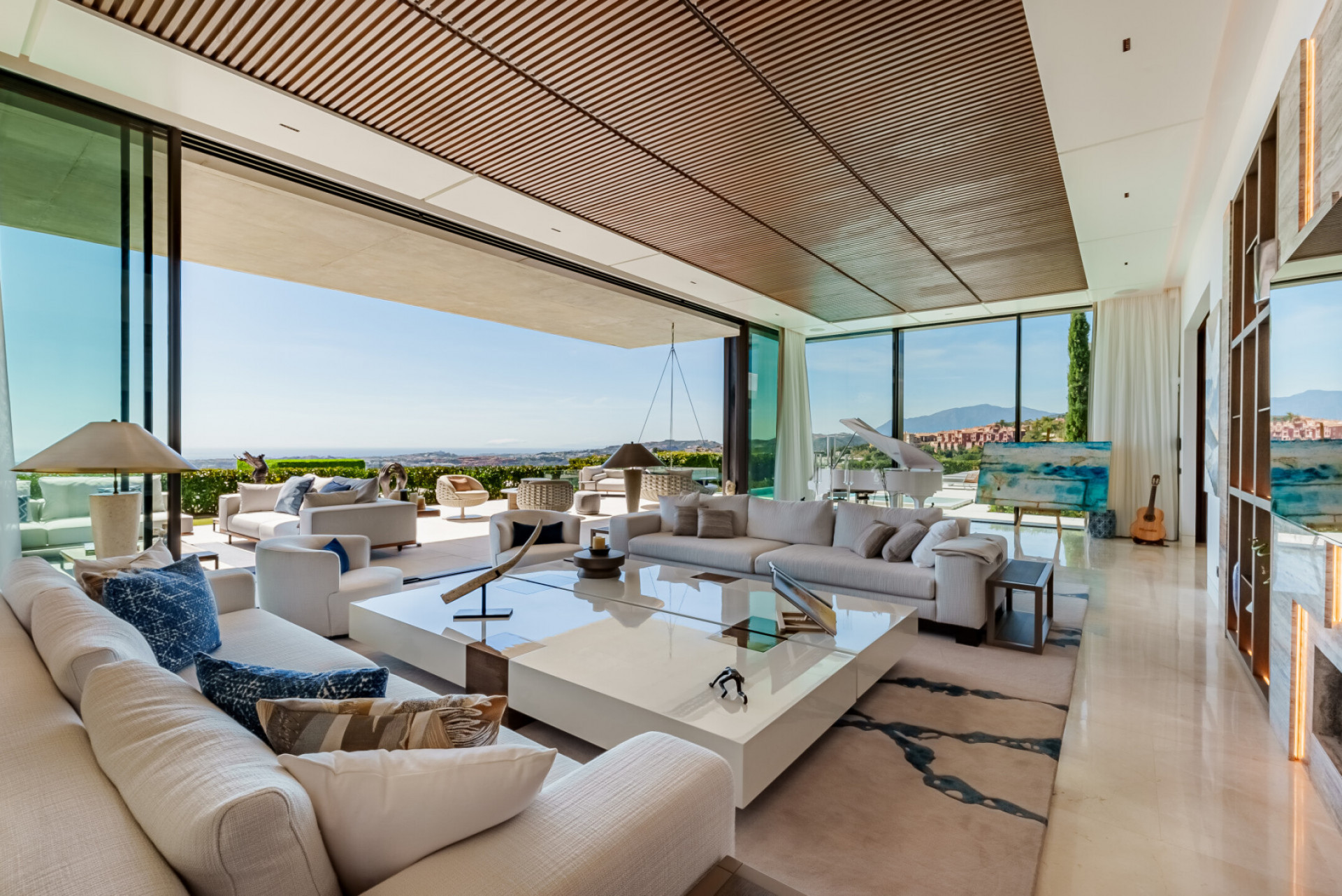 Villa 8 Bedrooms 8 Bathrooms in Benahavis, Costa del Sol