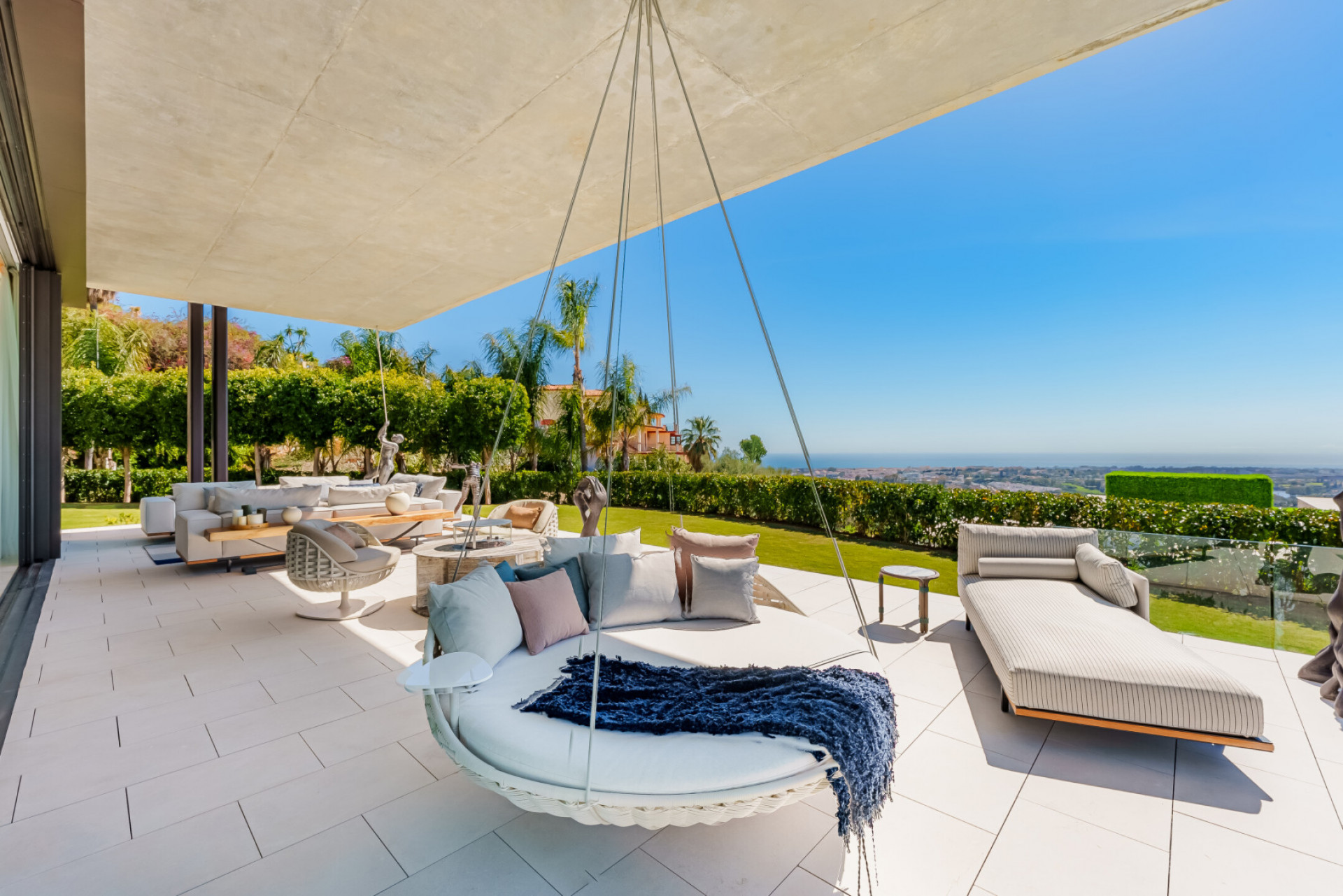 Villa 8 Bedrooms 8 Bathrooms in Benahavis, Costa del Sol