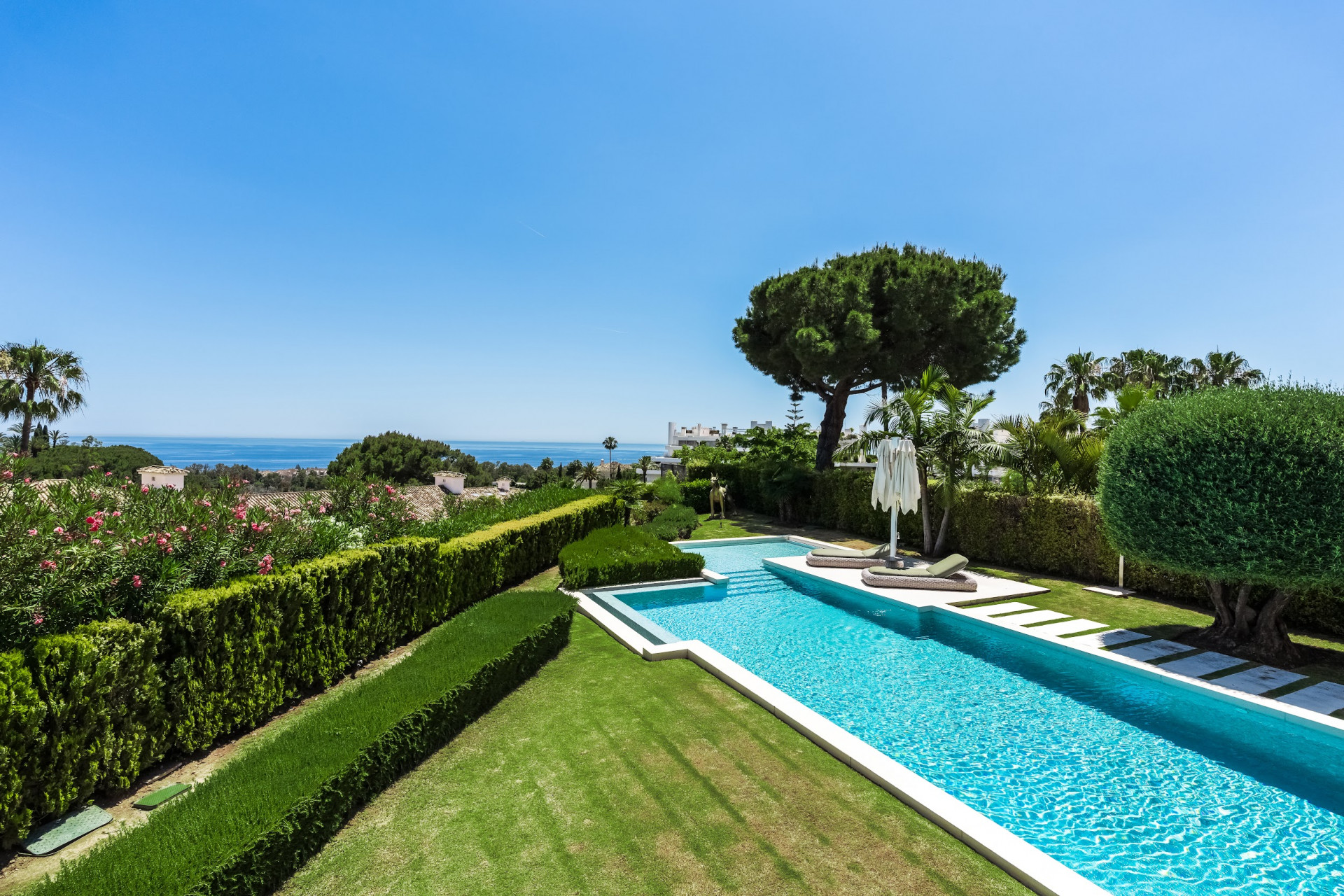 Villa 5 Bedrooms 5 Bathrooms in Marbella, Costa del Sol
