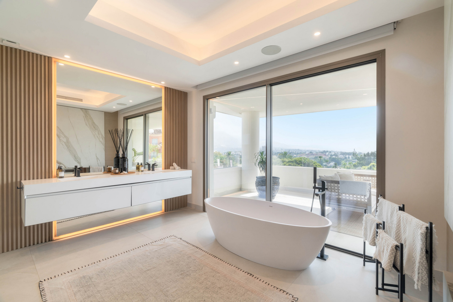Villa 4 Bedrooms 4 Bathrooms in Marbella, Costa del Sol