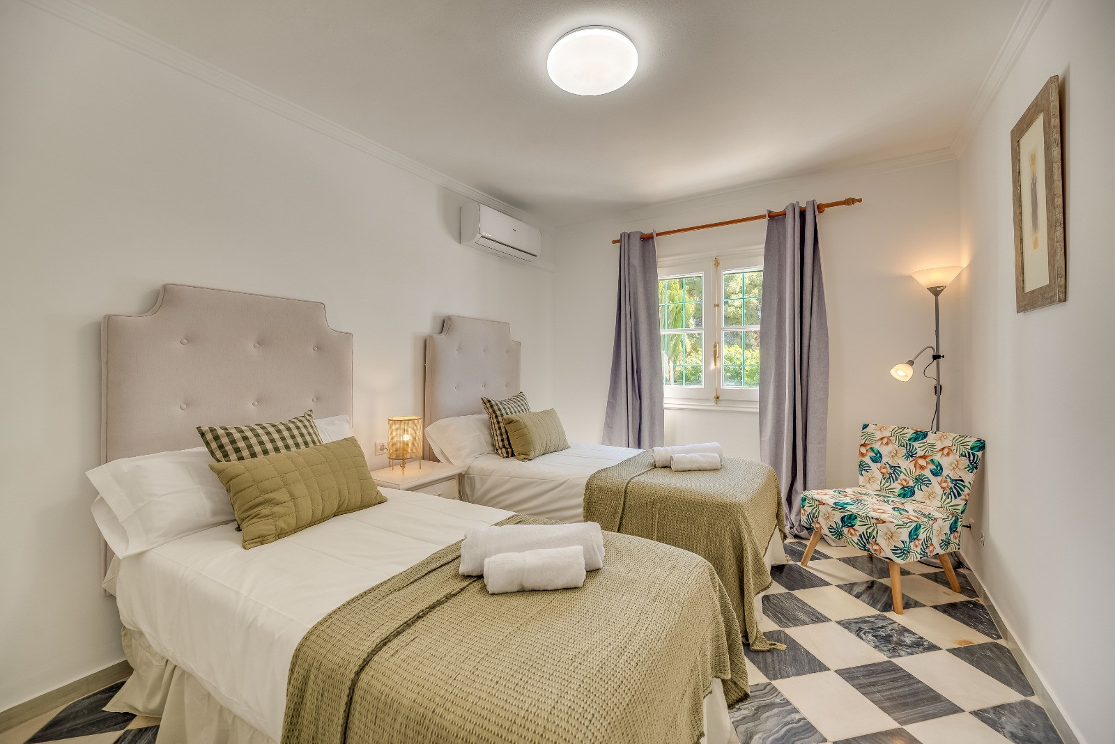 Villa 4 Bedrooms 3 Bathrooms in Marbella, Costa del Sol