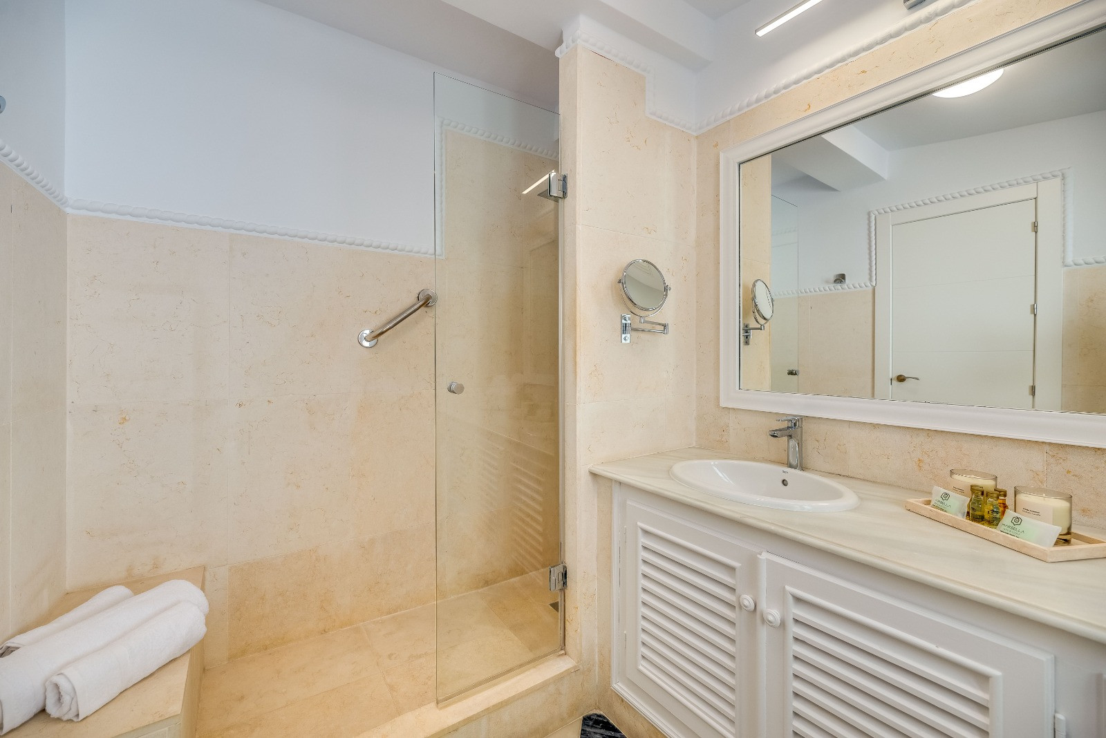 Villa 4 Bedrooms 3 Bathrooms in Marbella, Costa del Sol