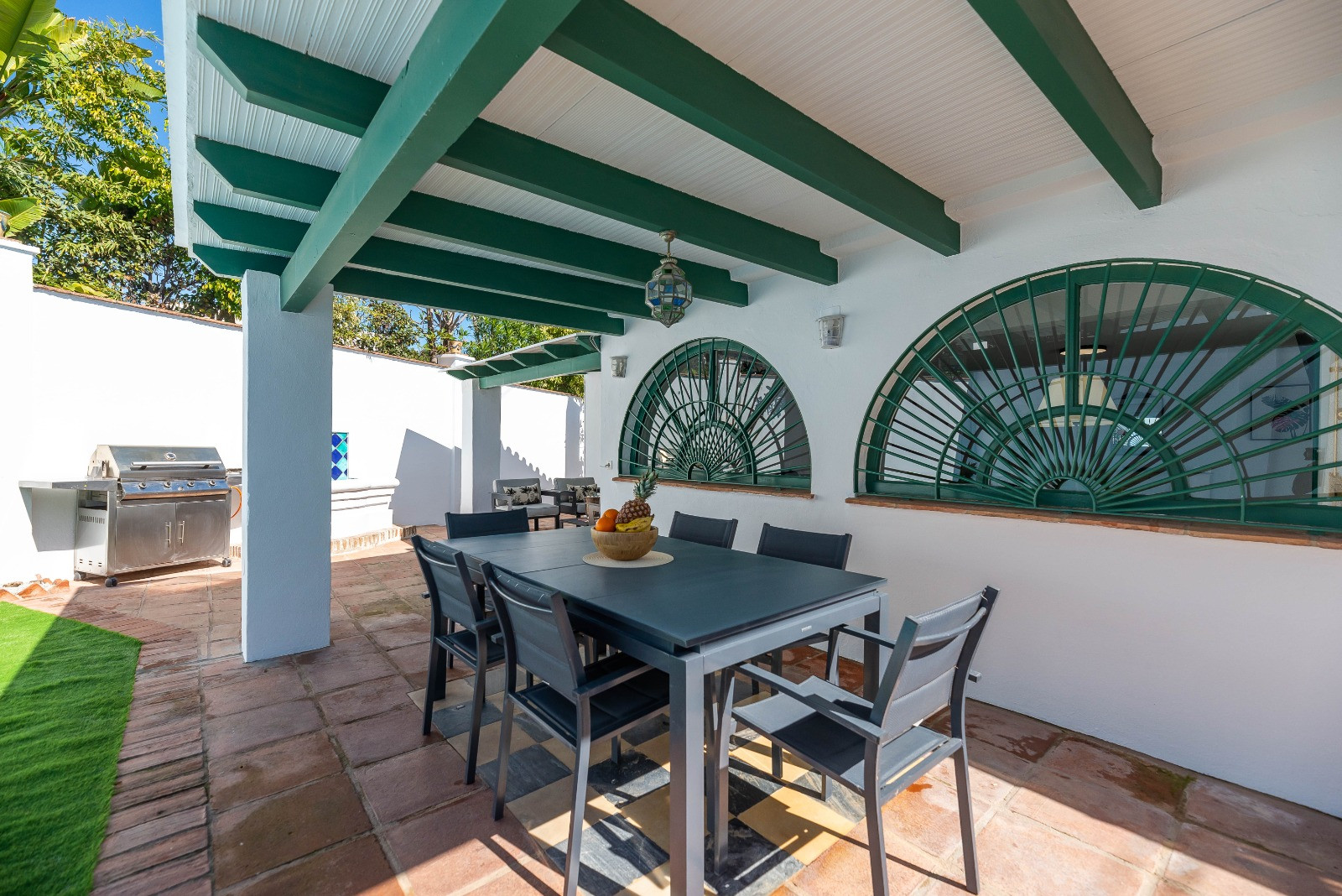 Villa 4 Bedrooms 3 Bathrooms in Marbella, Costa del Sol