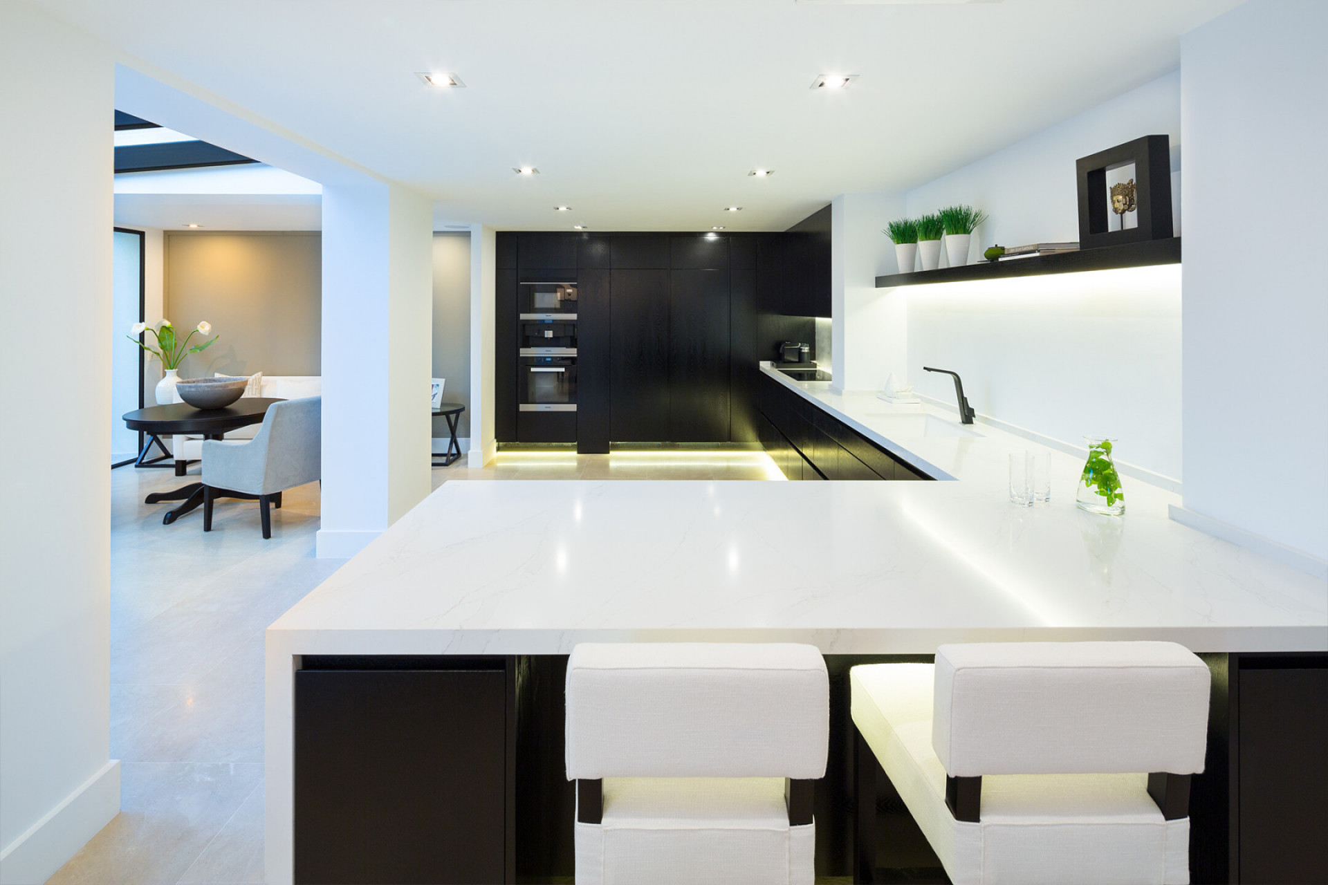 Villa 5 Bedrooms 5 Bathrooms in Marbella, Costa del Sol