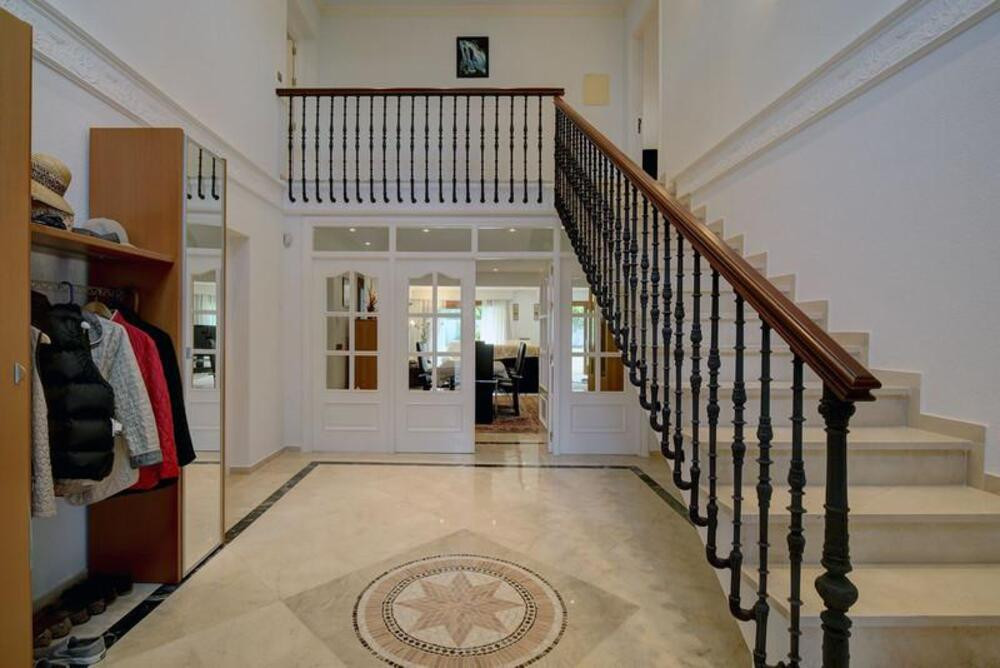 Villa de 5 dormitorios en New Golden Mile