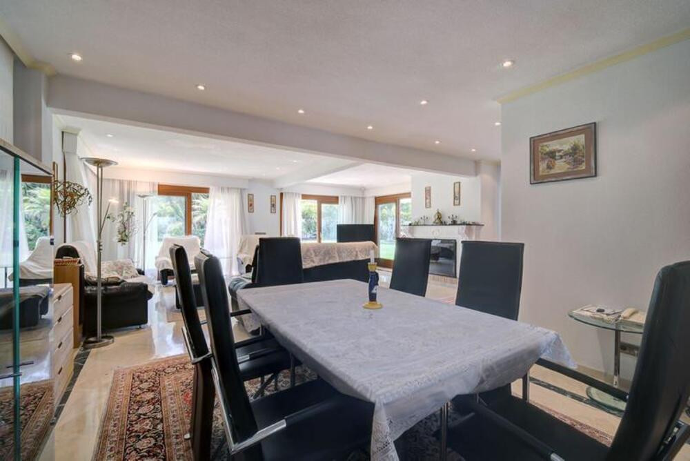 Villa de 5 dormitorios en New Golden Mile