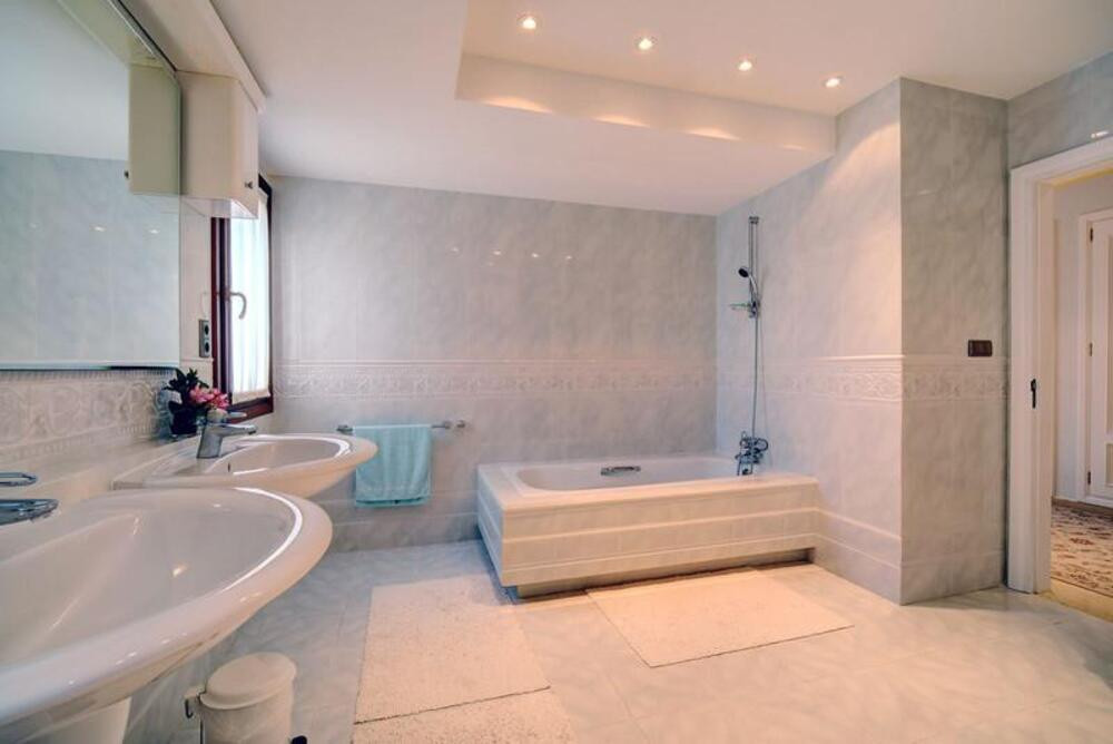 Villa de 5 dormitorios en New Golden Mile