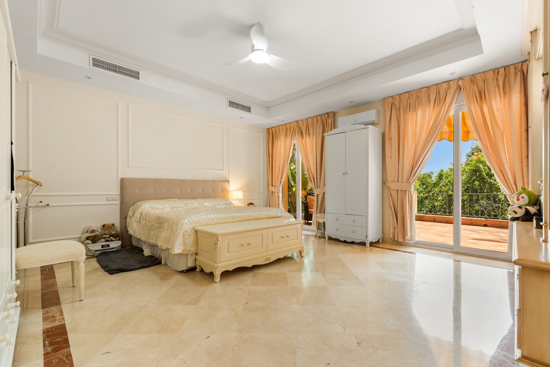 Villa de 5 dormitorios en Nueva Andalucia