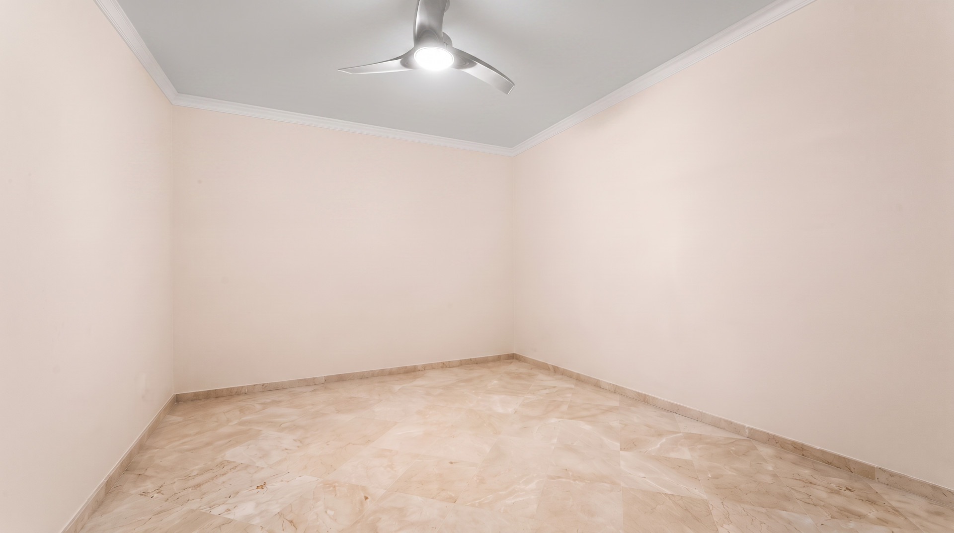 Villa de 5 dormitorios en Nueva Andalucia