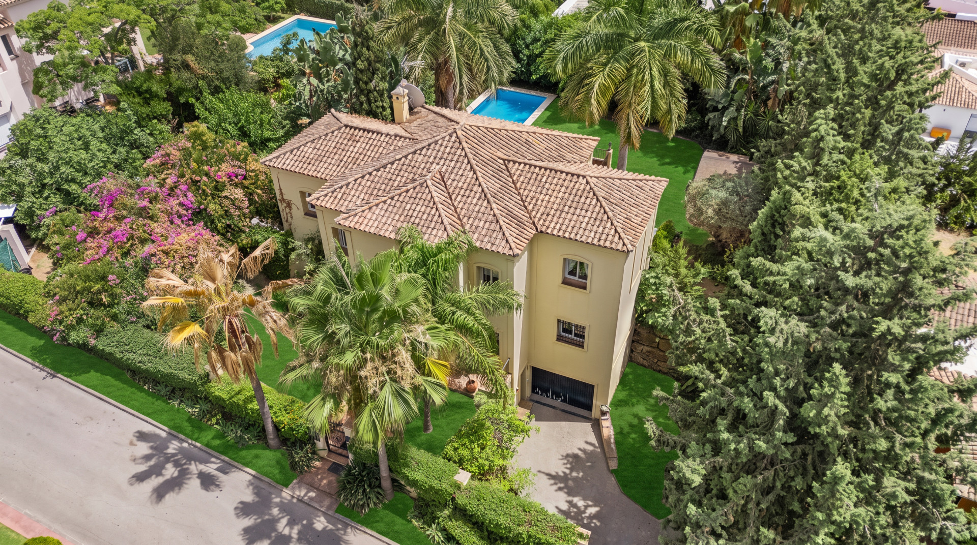 Villa de 5 dormitorios en Nueva Andalucia