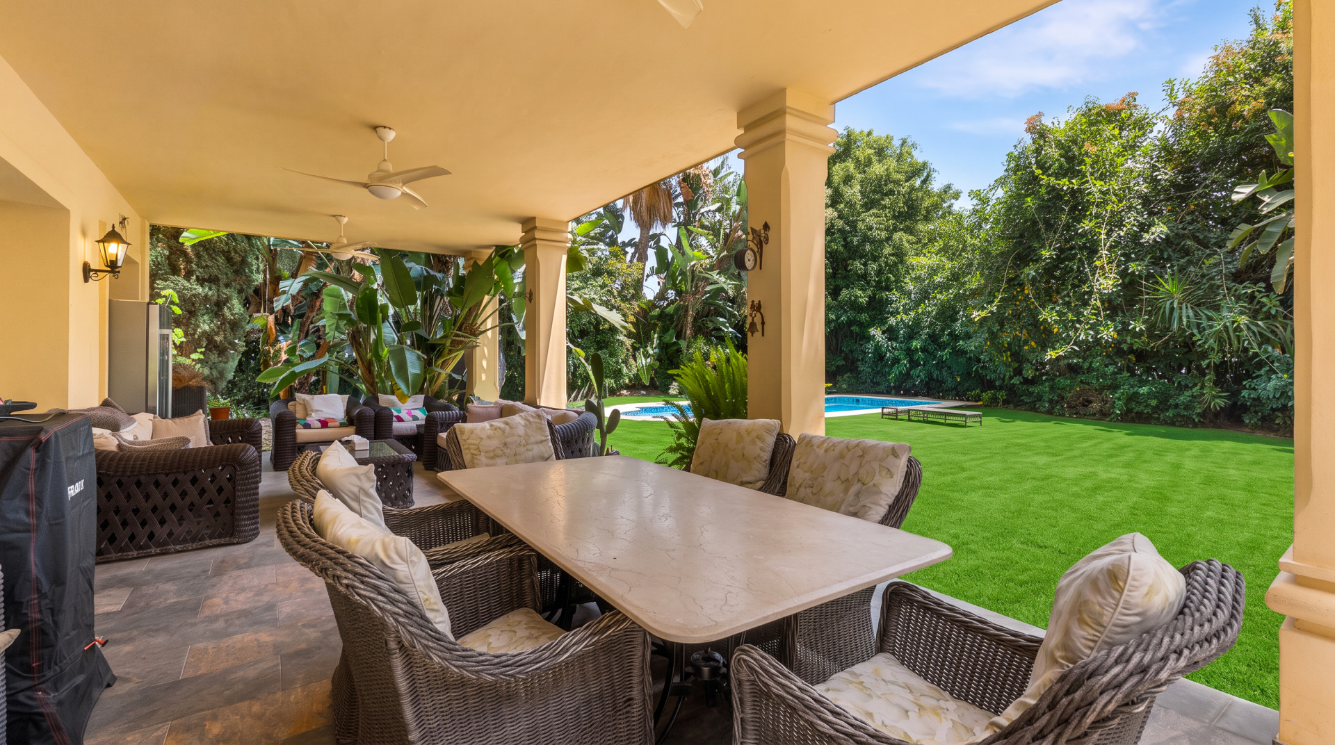Villa de 5 dormitorios en Nueva Andalucia