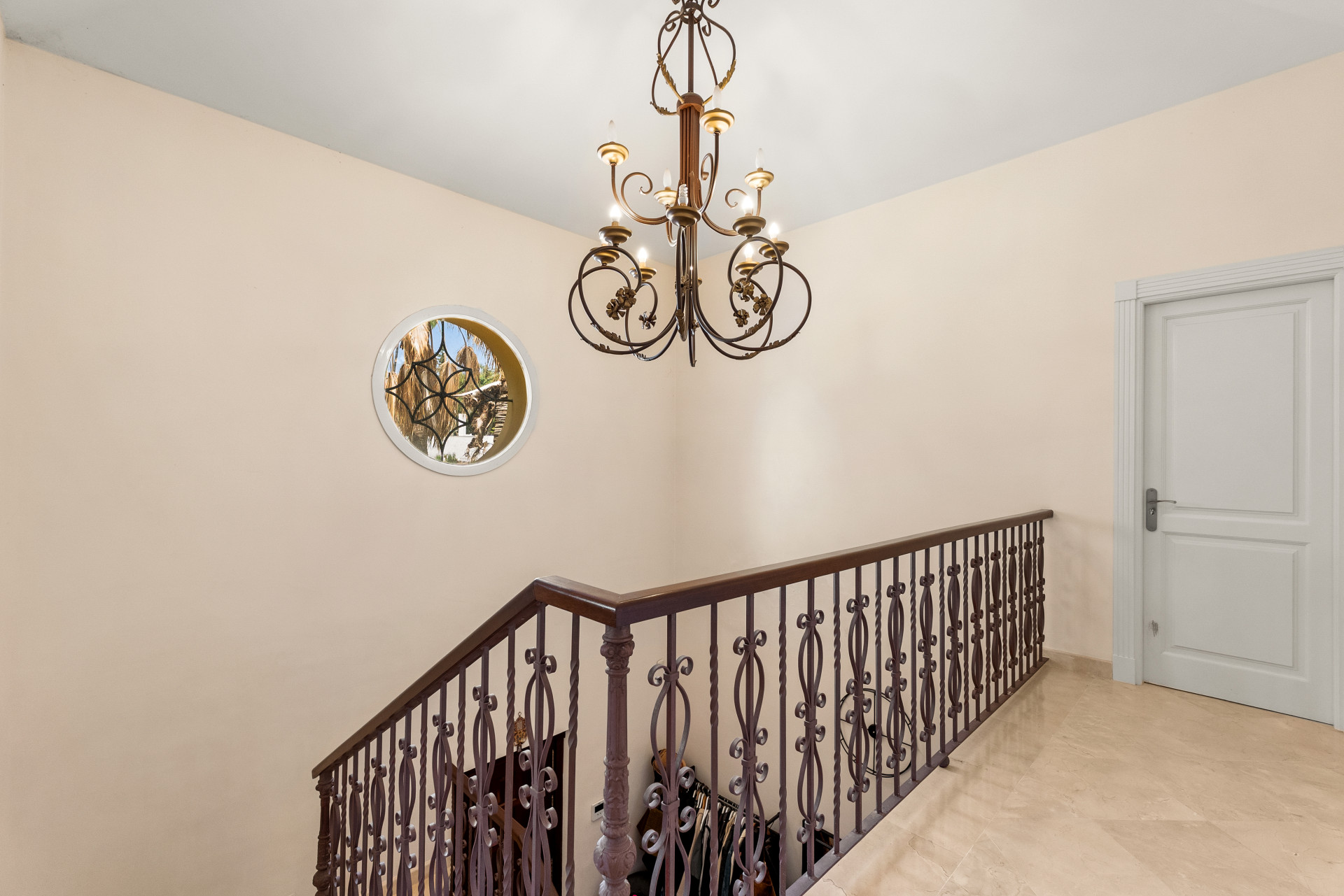 Villa de 5 dormitorios en Nueva Andalucia