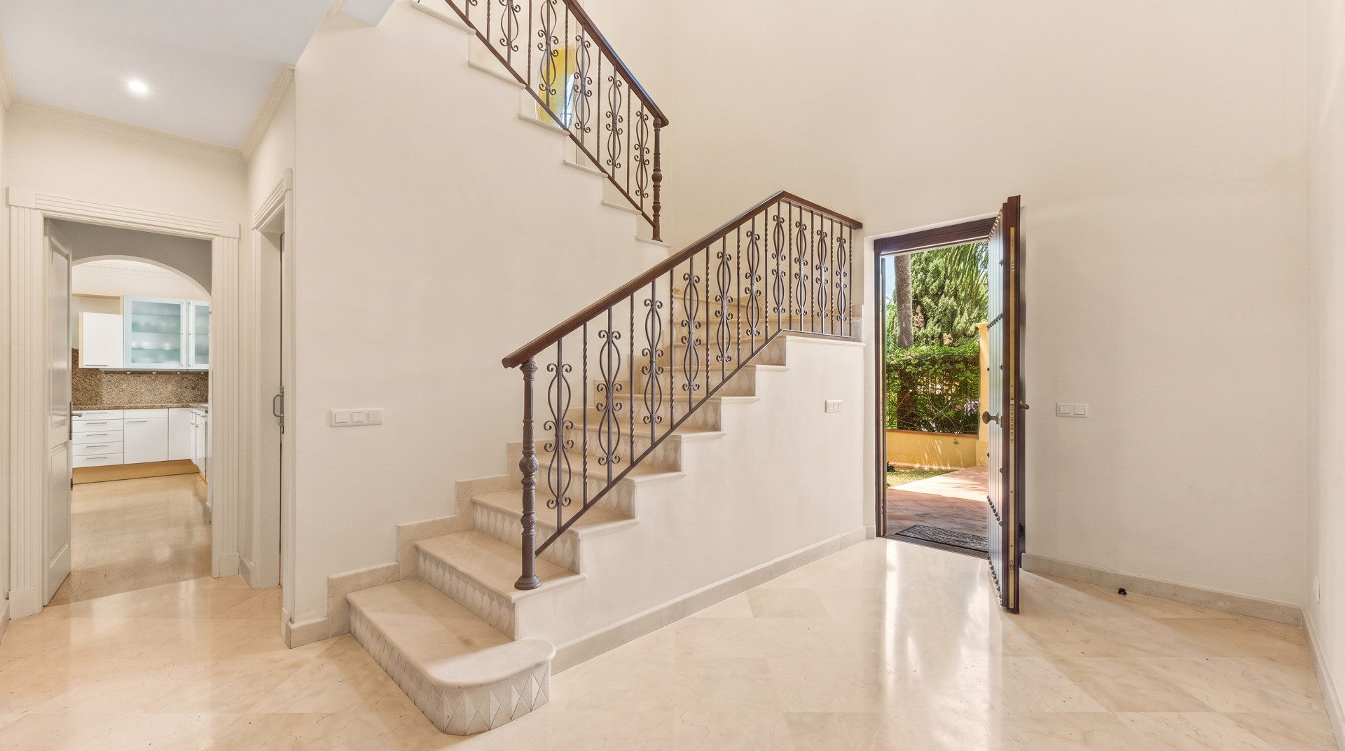 Villa de 5 dormitorios en Nueva Andalucia