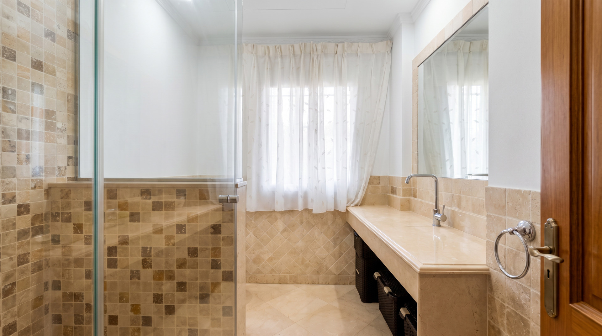 Villa de 5 dormitorios en Nueva Andalucia