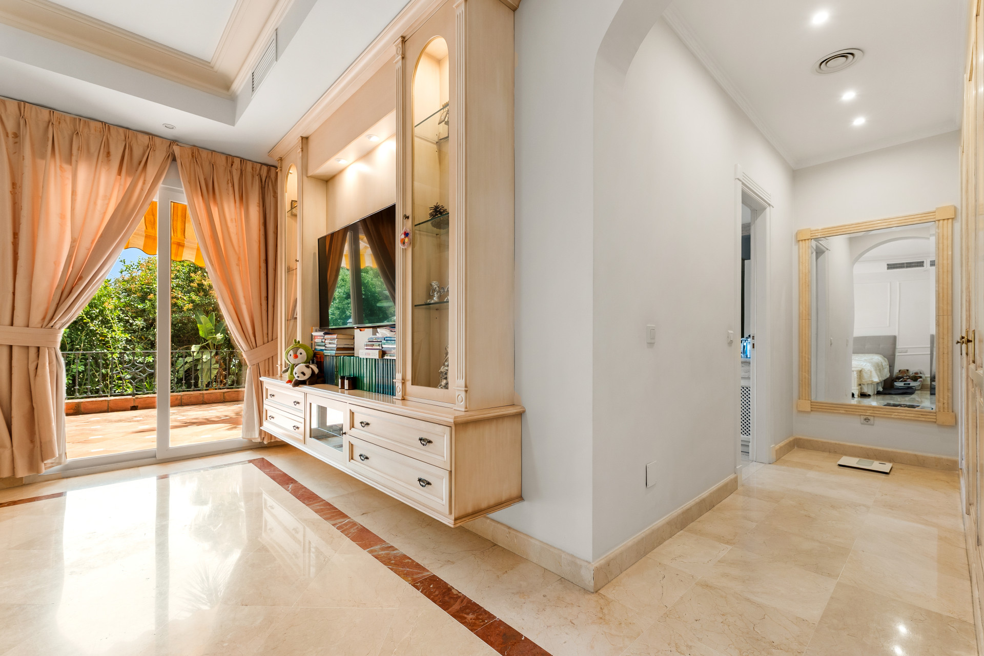 Villa de 5 dormitorios en Nueva Andalucia