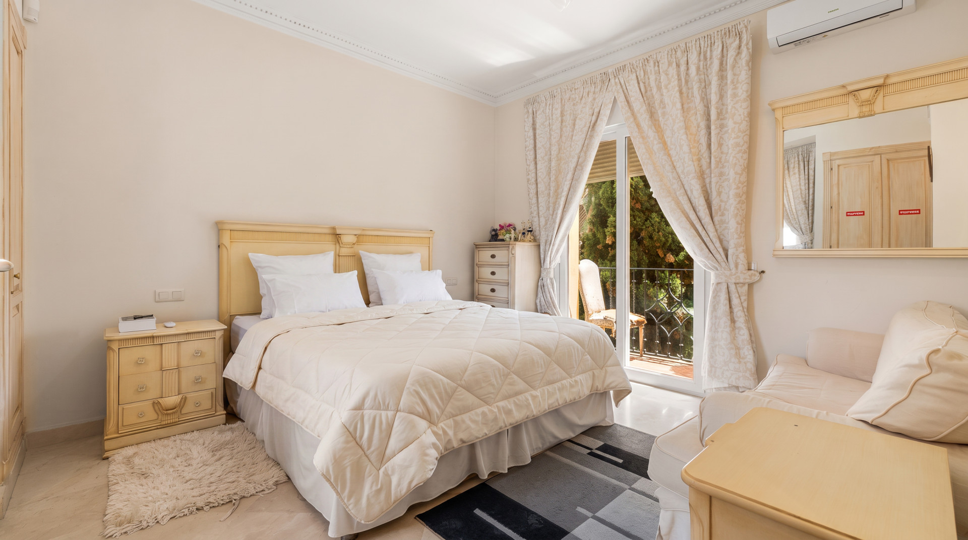 Villa de 5 dormitorios en Nueva Andalucia