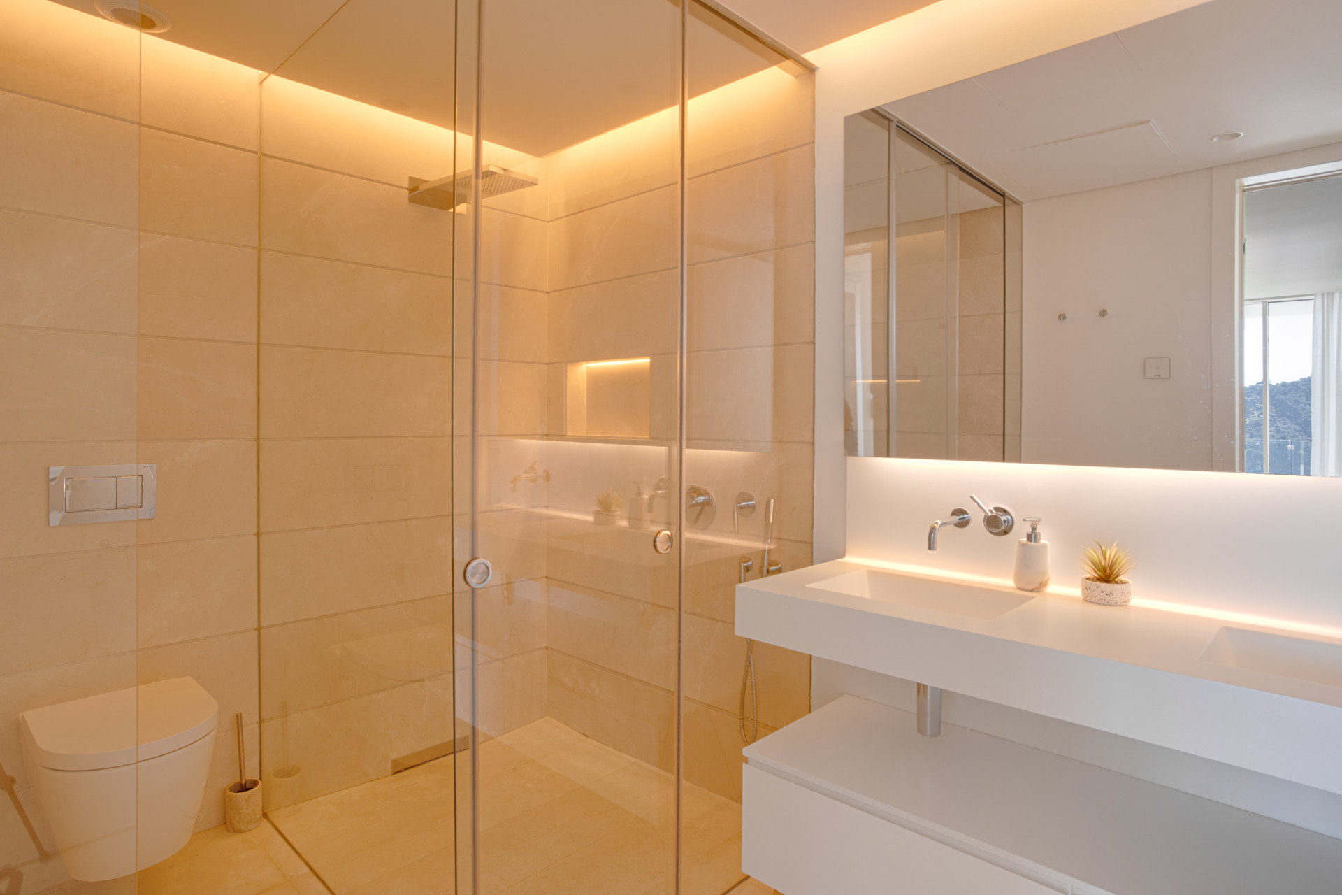 Beautiful two bedroom, south east facing apartment located in the exclusive Urbanisation Palo Alto