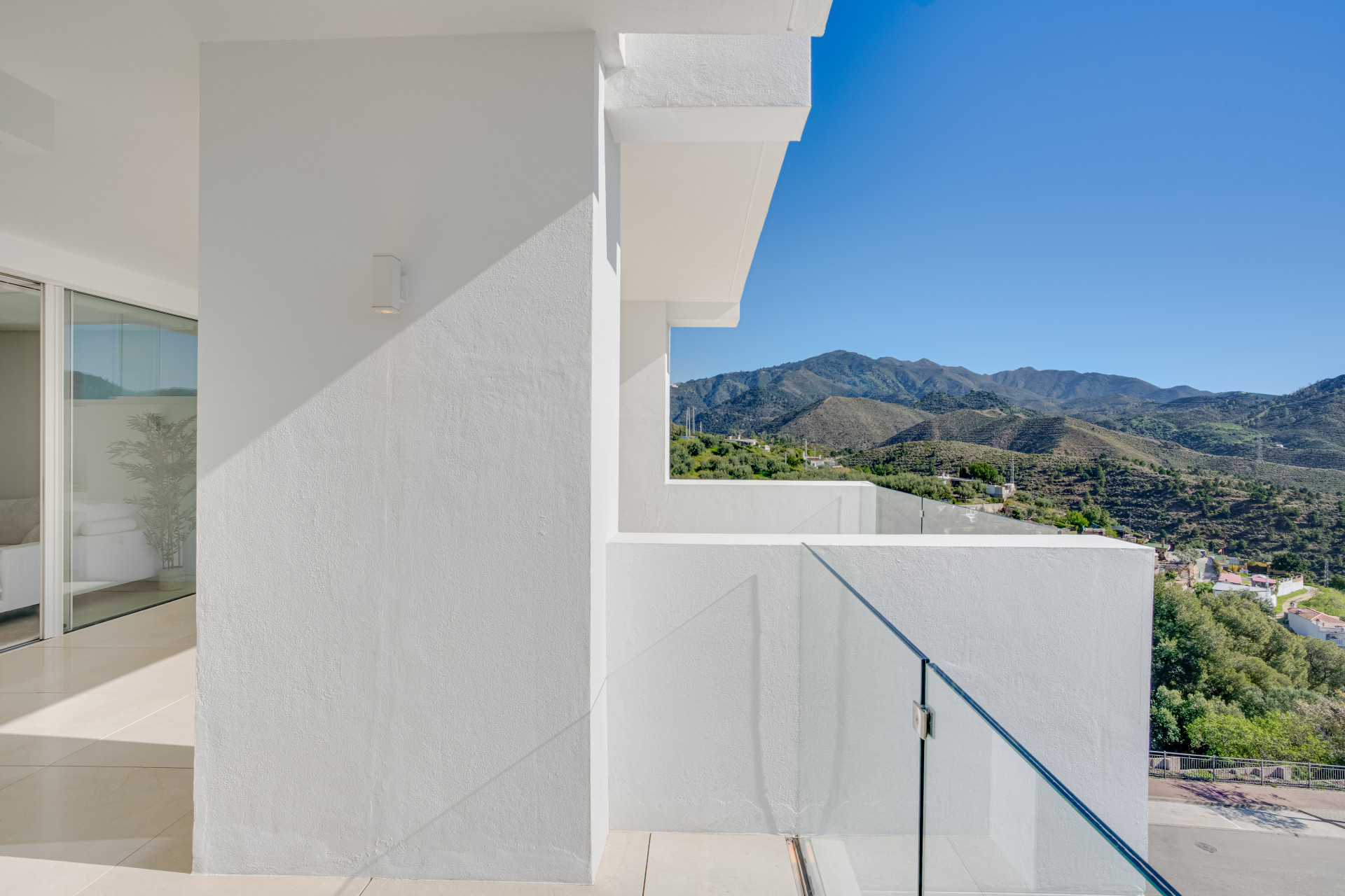 Beautiful two bedroom, south east facing apartment located in the exclusive Urbanisation Palo Alto