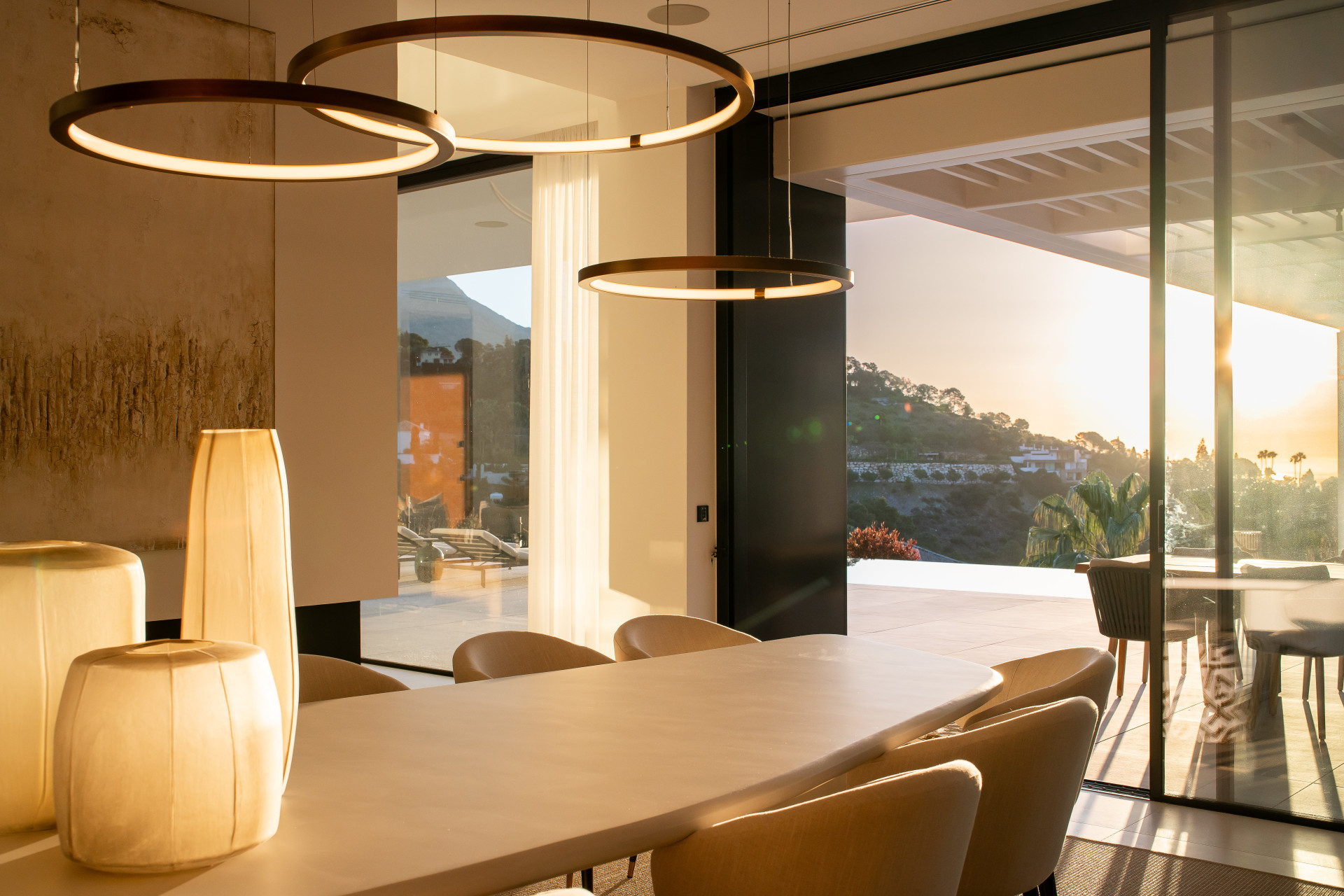 Casa De Canto is an exceptional seven-bedroom contemporary estate, in prestigious gated community of El Madroñal.