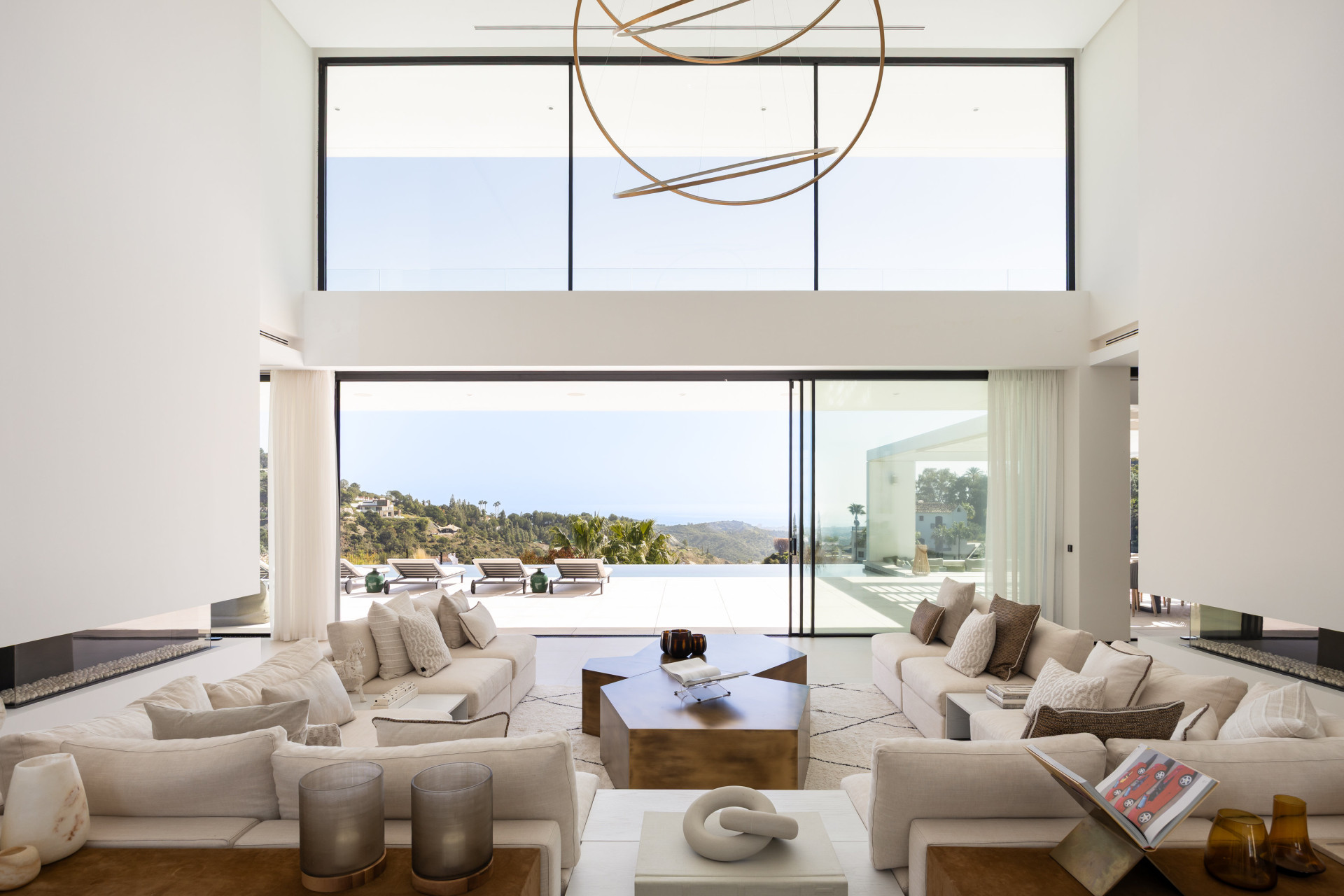 Casa De Canto is an exceptional seven-bedroom contemporary estate, in prestigious gated community of El Madroñal.