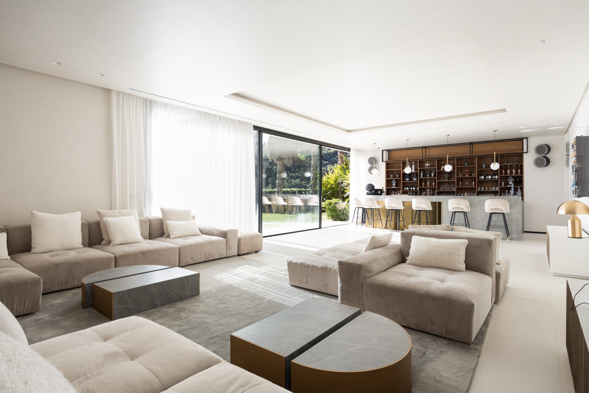 Casa De Canto is an exceptional seven-bedroom contemporary estate, in prestigious gated community of El Madroñal.