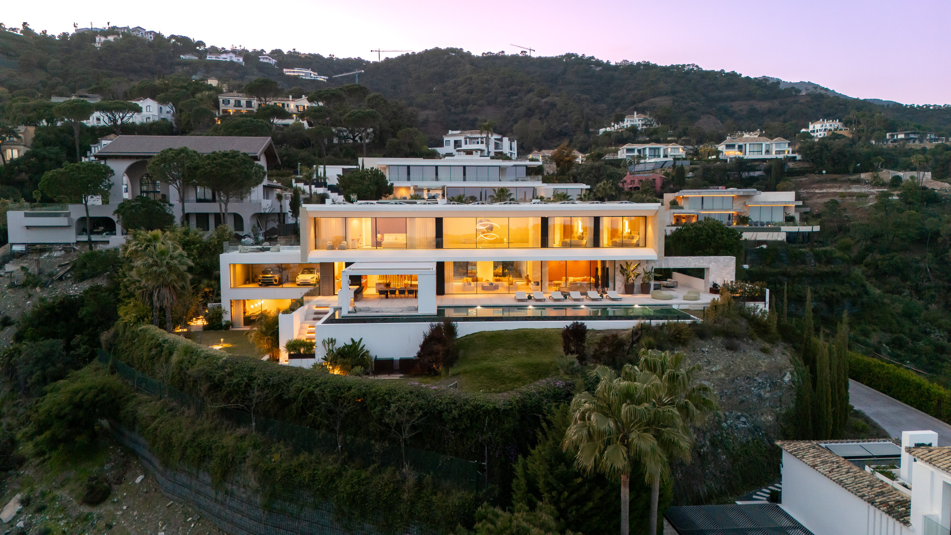 Casa De Canto is an exceptional seven-bedroom contemporary estate, in prestigious gated community of El Madroñal.