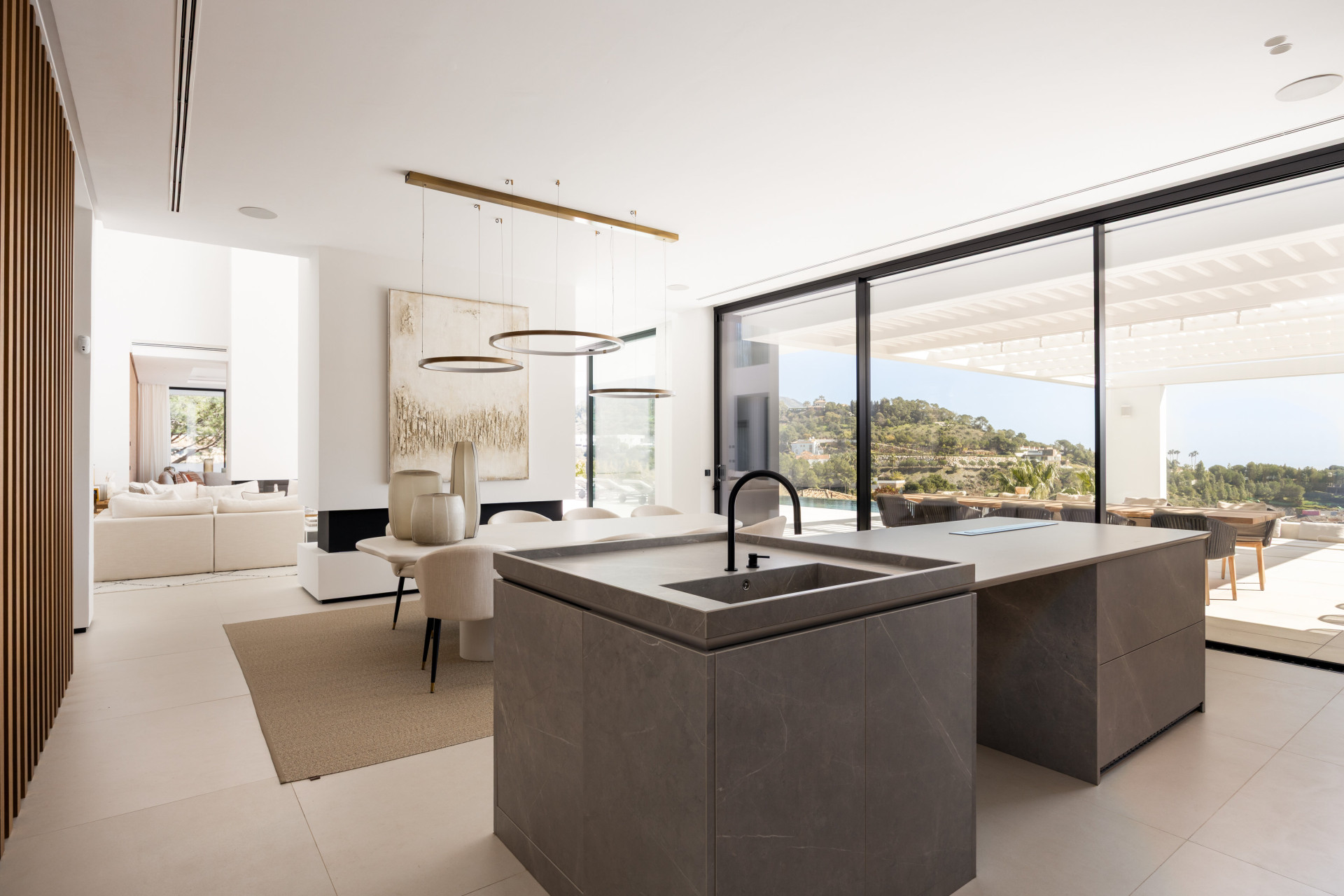 Casa De Canto is an exceptional seven-bedroom contemporary estate, in prestigious gated community of El Madroñal.