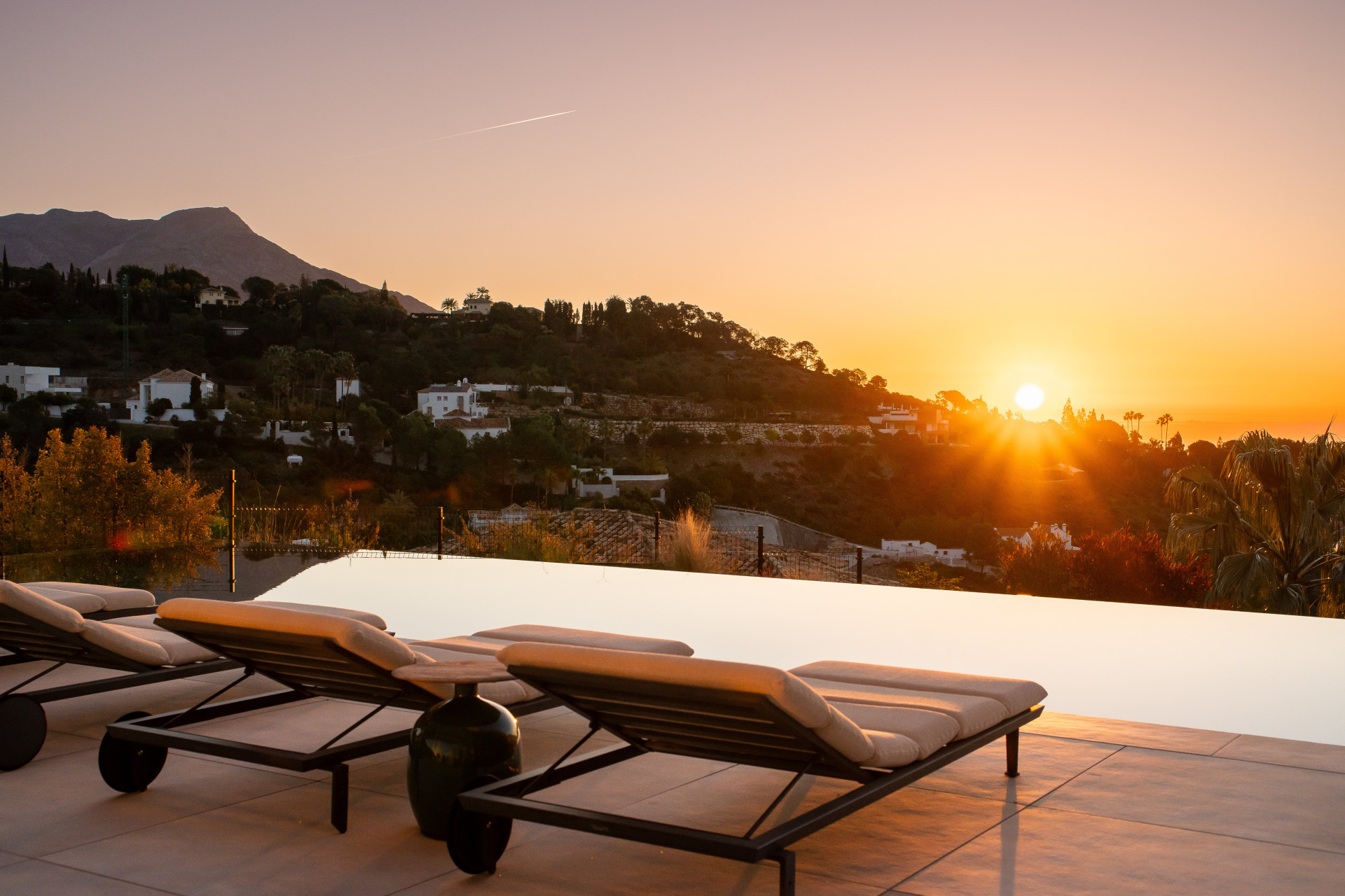 Casa De Canto is an exceptional seven-bedroom contemporary estate, in prestigious gated community of El Madroñal.