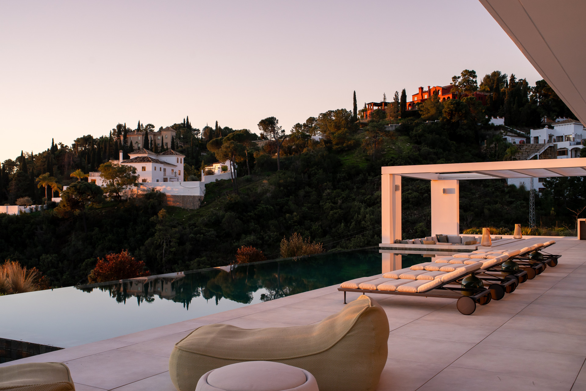Casa De Canto is an exceptional seven-bedroom contemporary estate, in prestigious gated community of El Madroñal.
