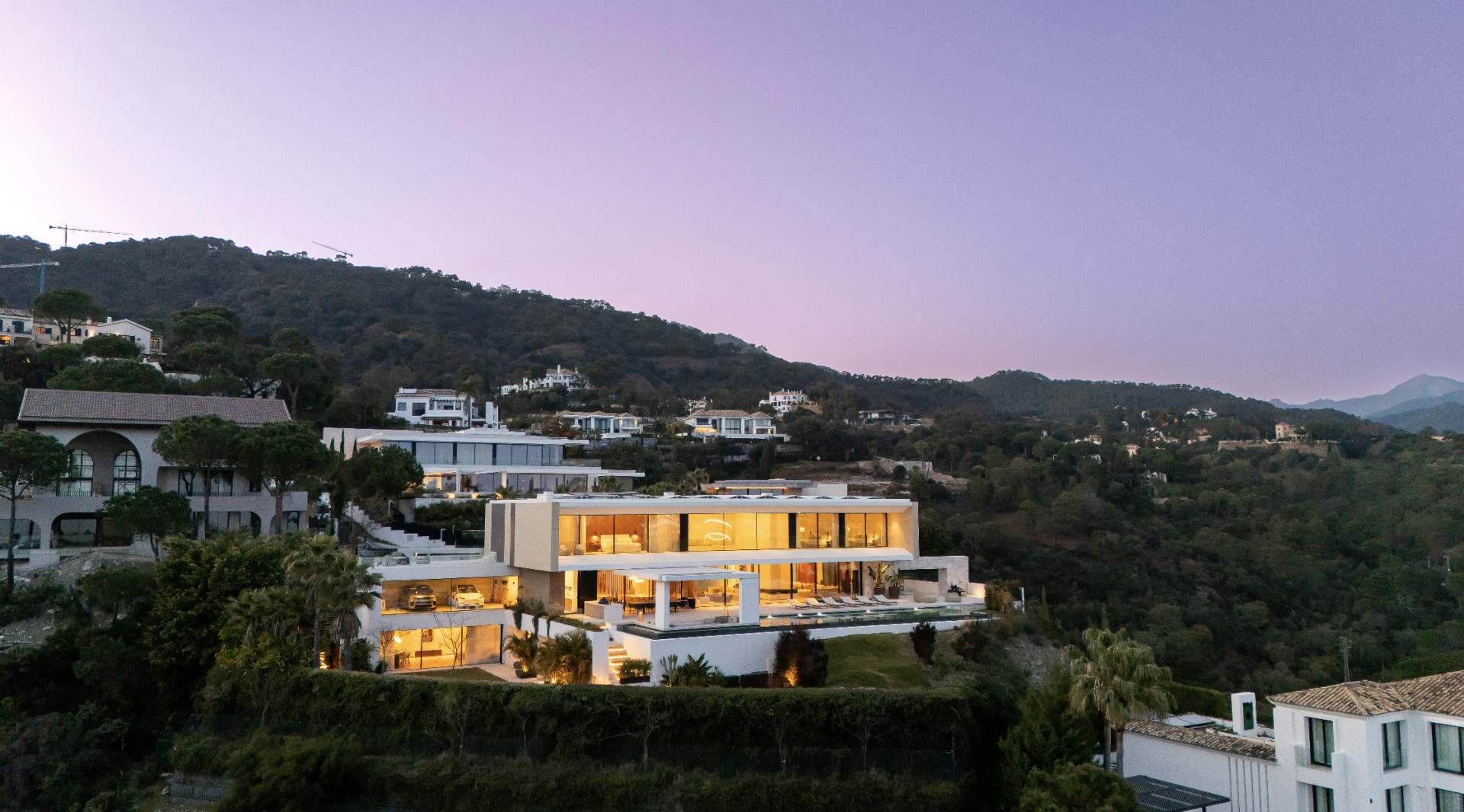 Casa De Canto is an exceptional seven-bedroom contemporary estate, in prestigious gated community of El Madroñal.