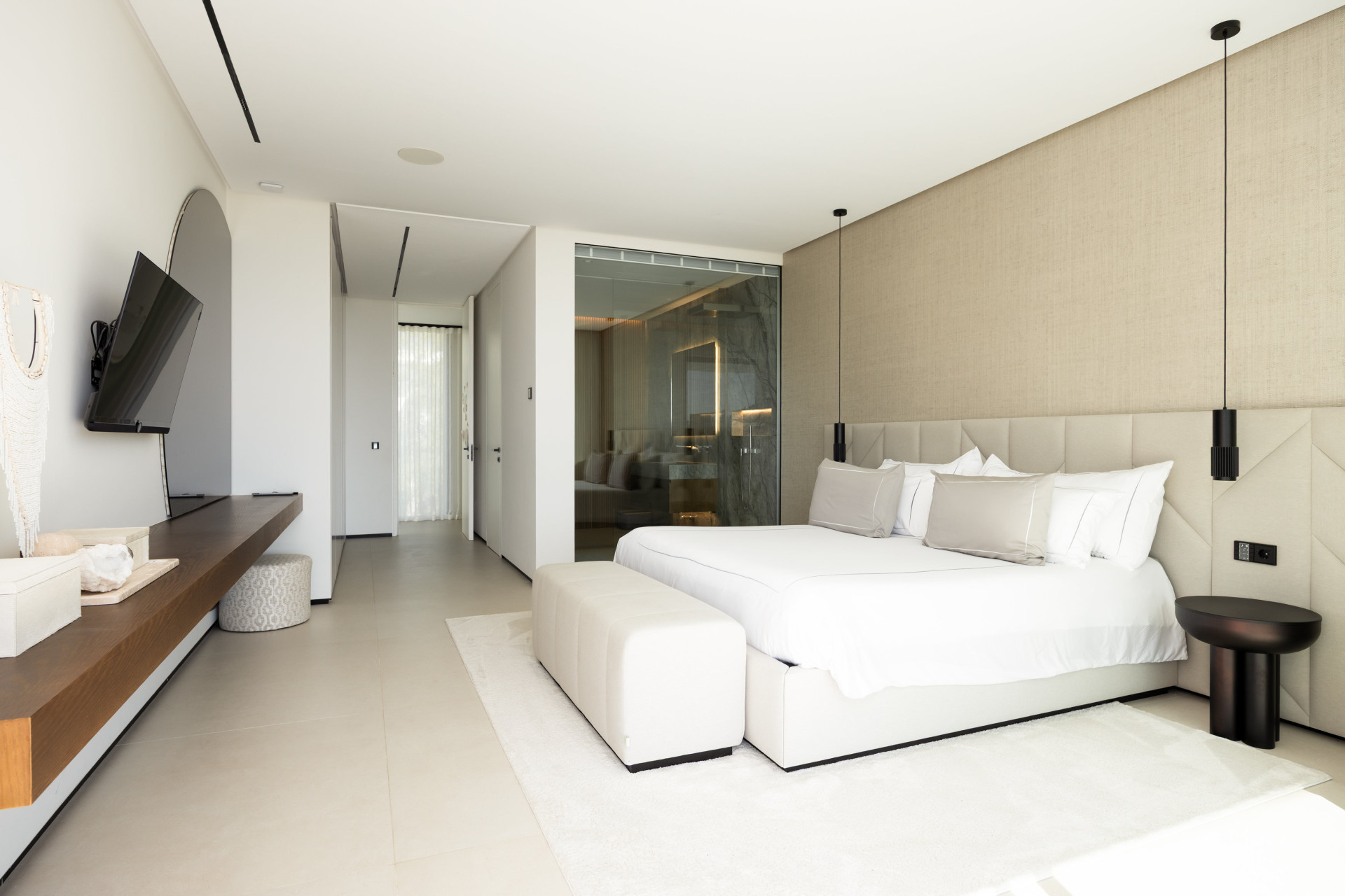 Casa De Canto is an exceptional seven-bedroom contemporary estate, in prestigious gated community of El Madroñal.