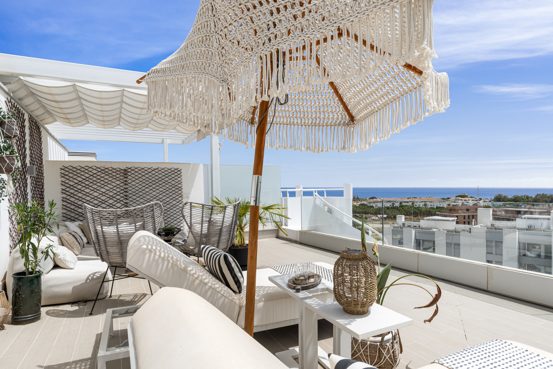 Elegant Penthouse with Rooftop Solarium in Le Mirage Phase III, Cancelada