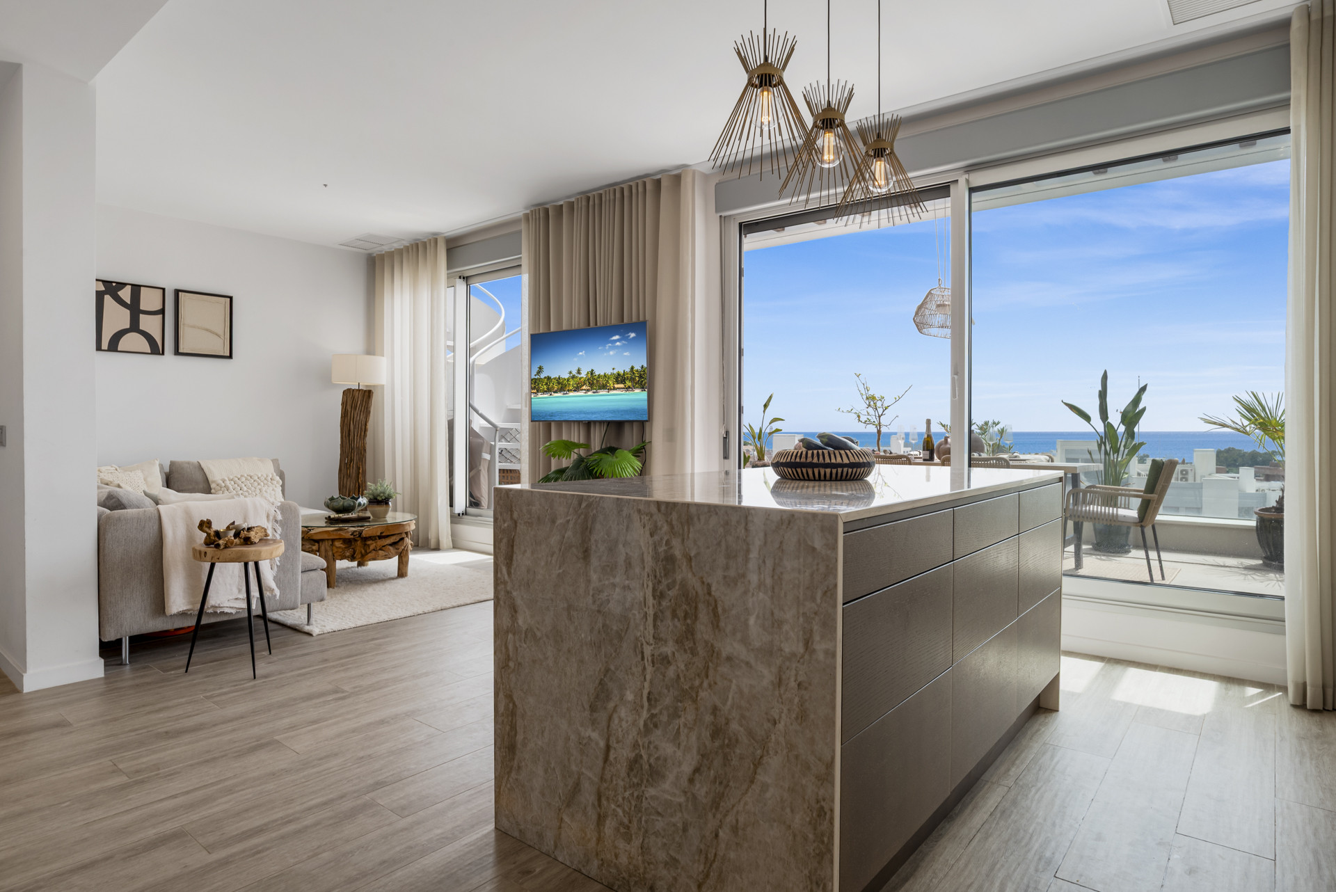 Elegant Penthouse with Rooftop Solarium in Le Mirage Phase III, Cancelada