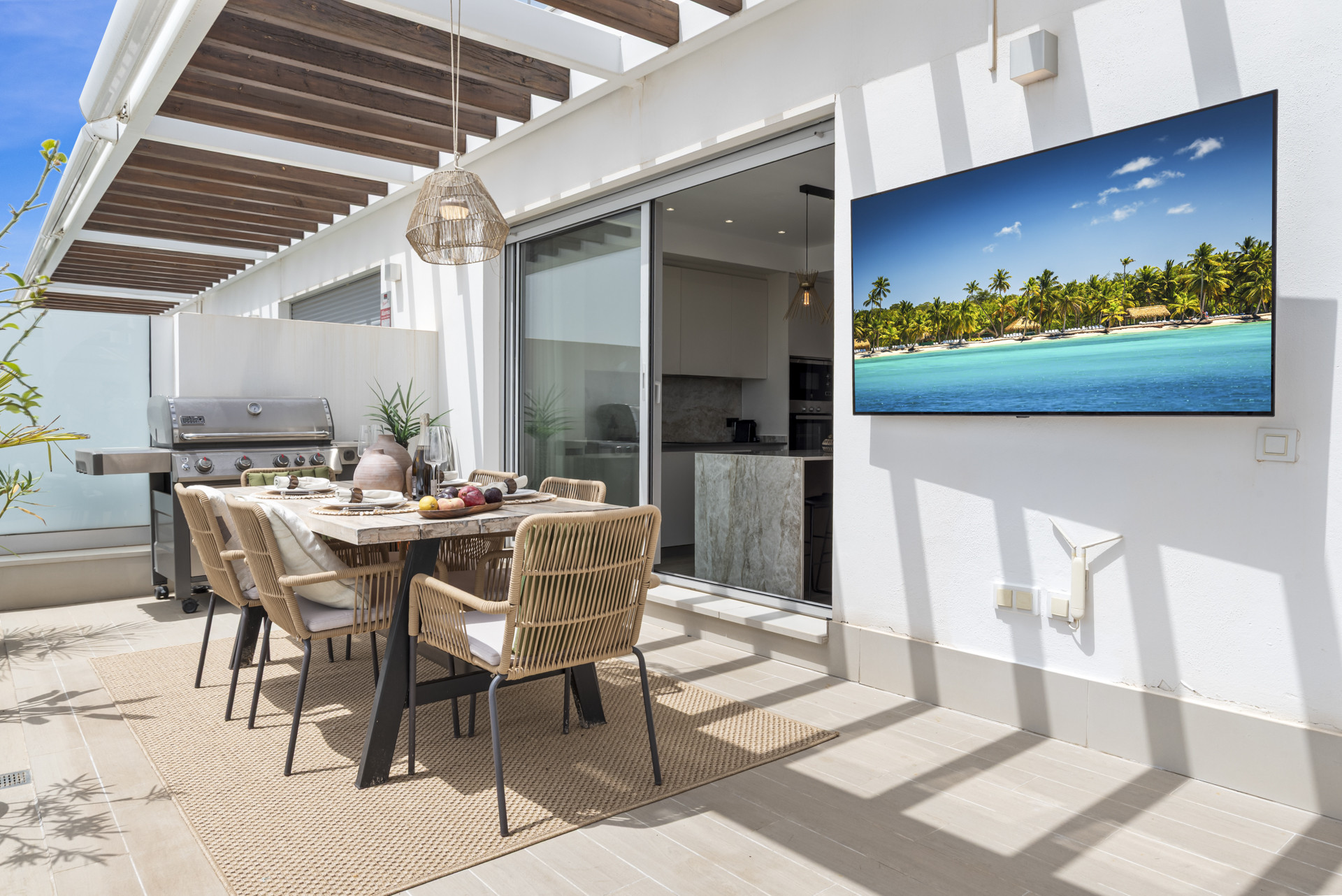 Elegant Penthouse with Rooftop Solarium in Le Mirage Phase III, Cancelada
