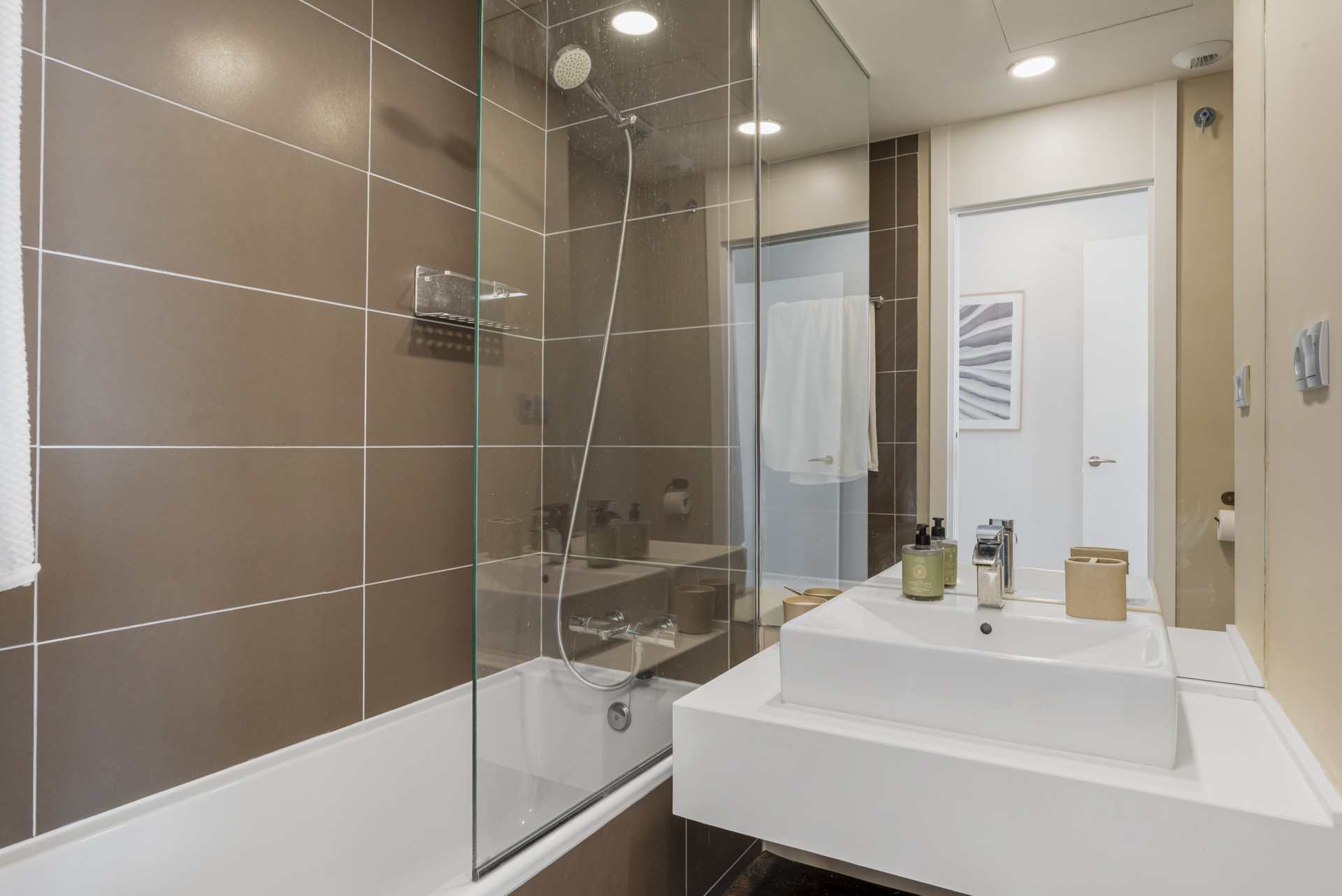 Elegant Penthouse with Rooftop Solarium in Le Mirage Phase III, Cancelada