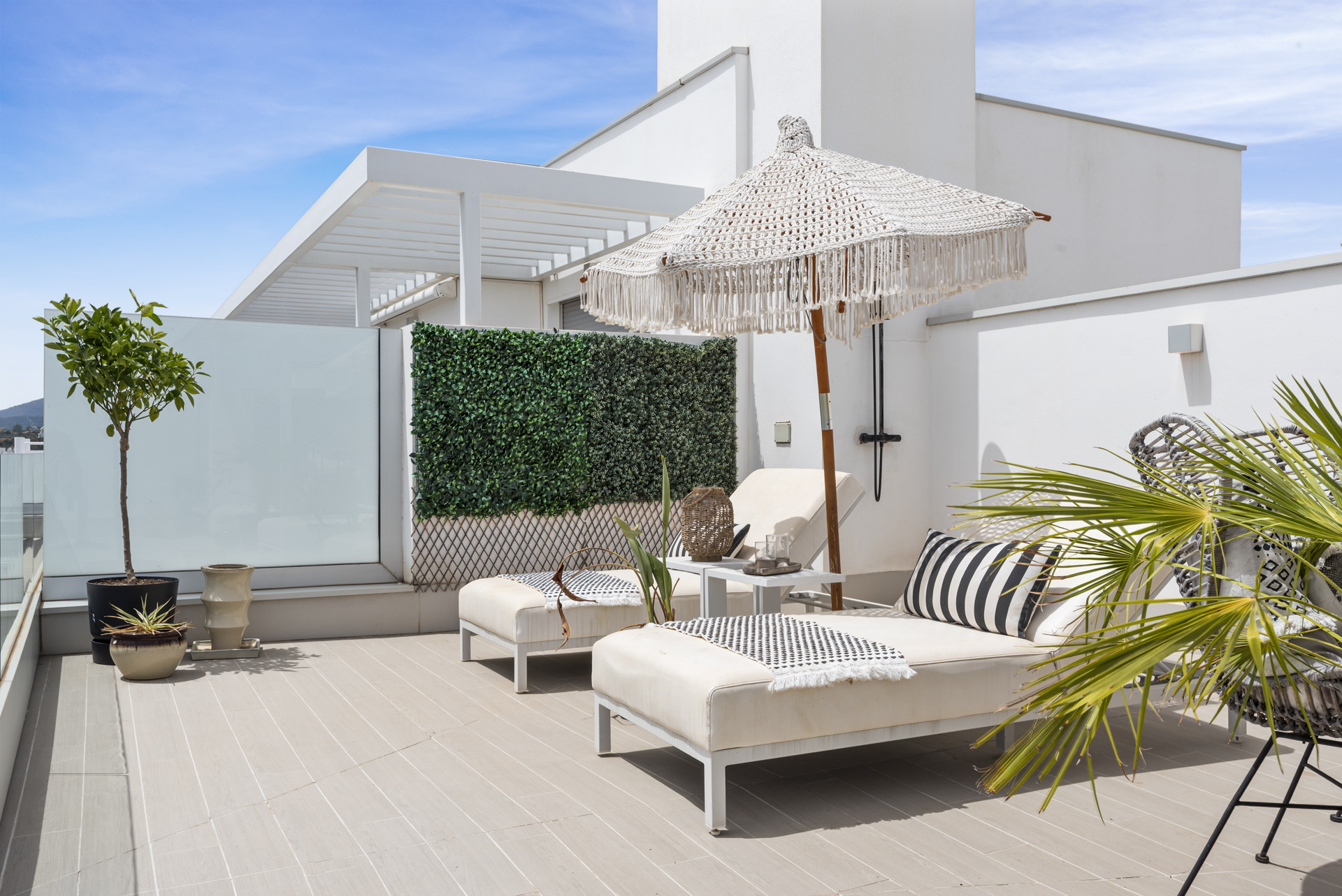 Elegant Penthouse with Rooftop Solarium in Le Mirage Phase III, Cancelada