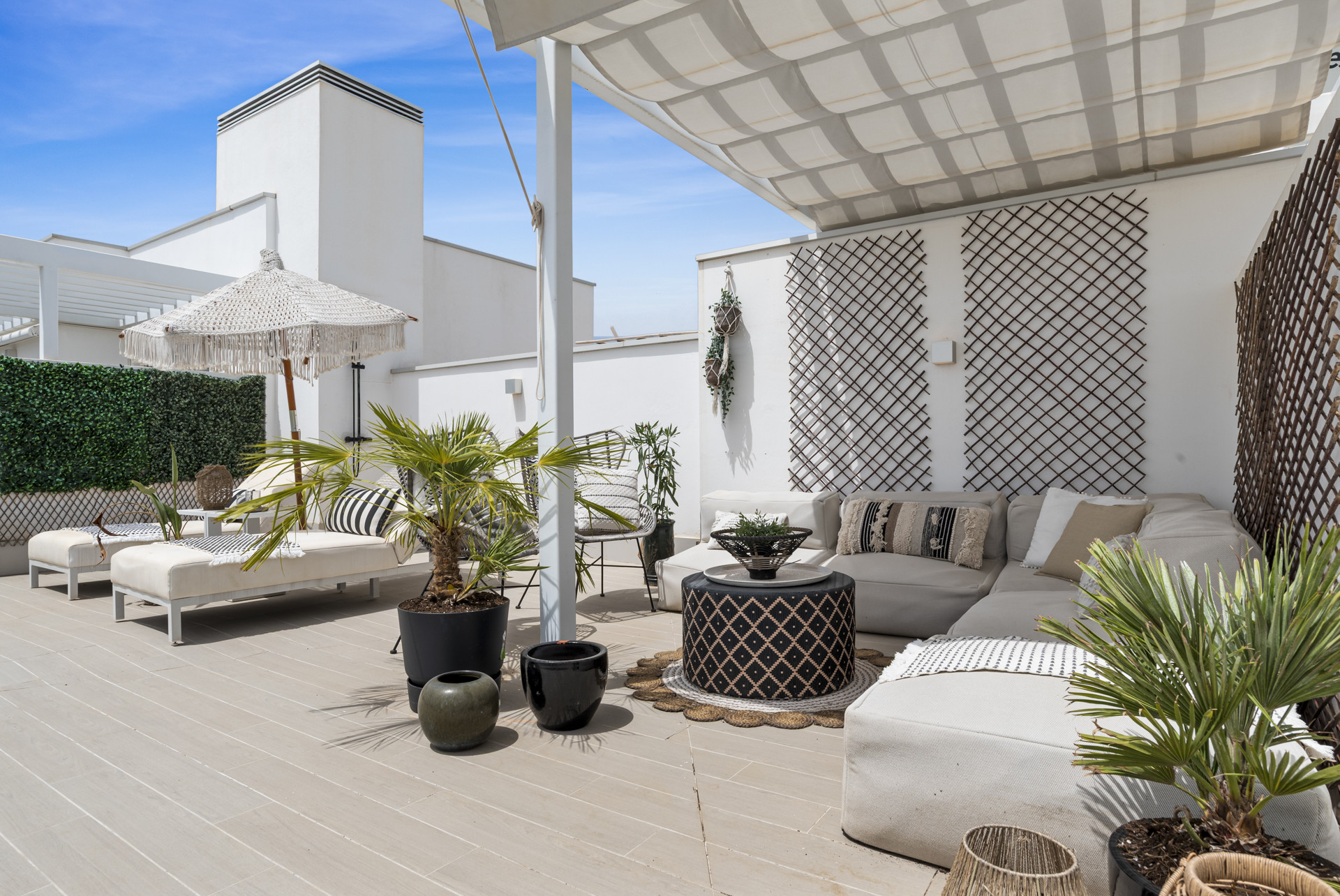 Elegant Penthouse with Rooftop Solarium in Le Mirage Phase III, Cancelada