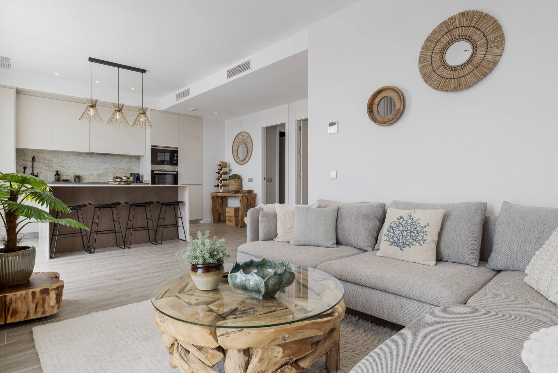 Elegant Penthouse with Rooftop Solarium in Le Mirage Phase III, Cancelada