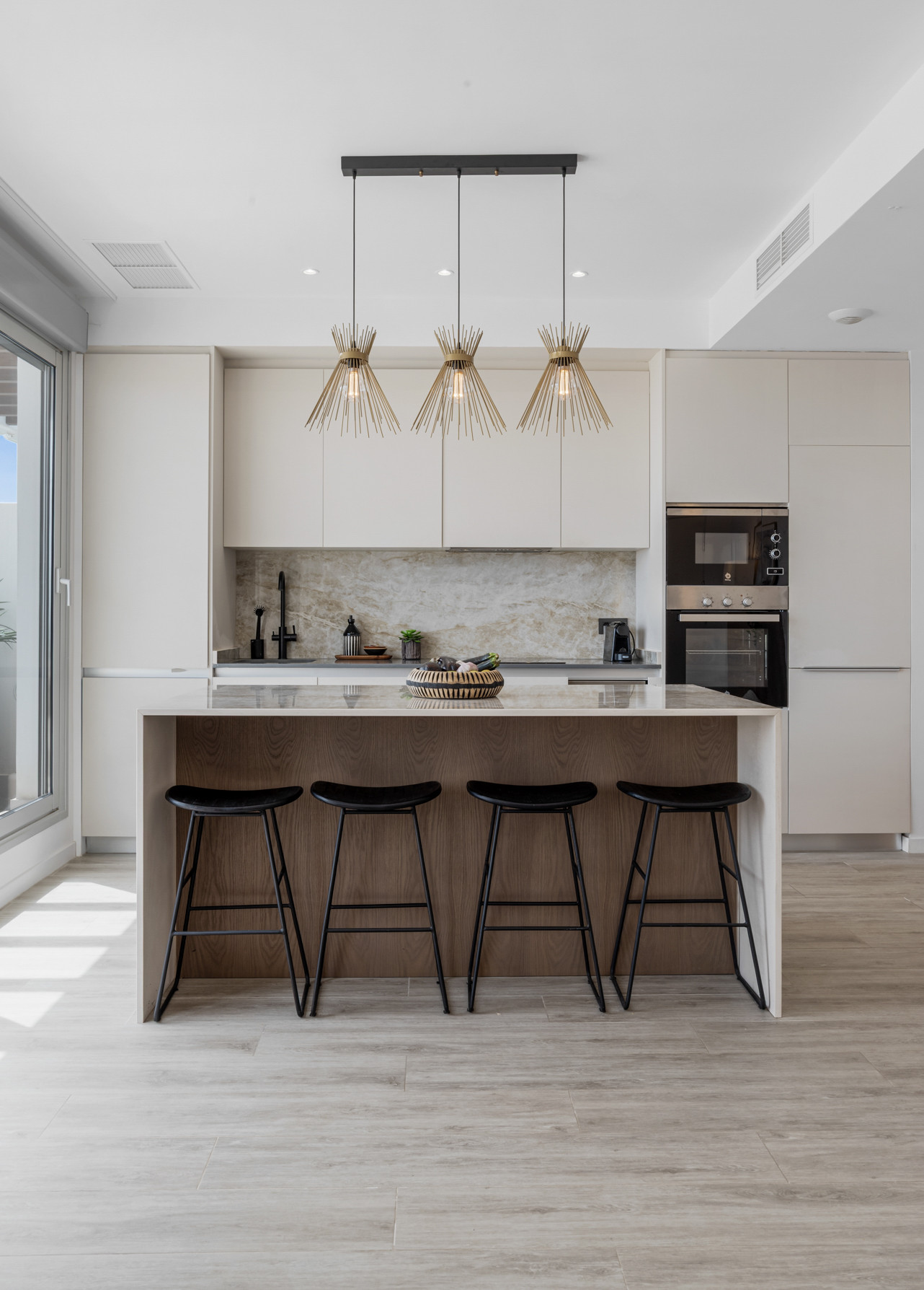 Elegant Penthouse with Rooftop Solarium in Le Mirage Phase III, Cancelada
