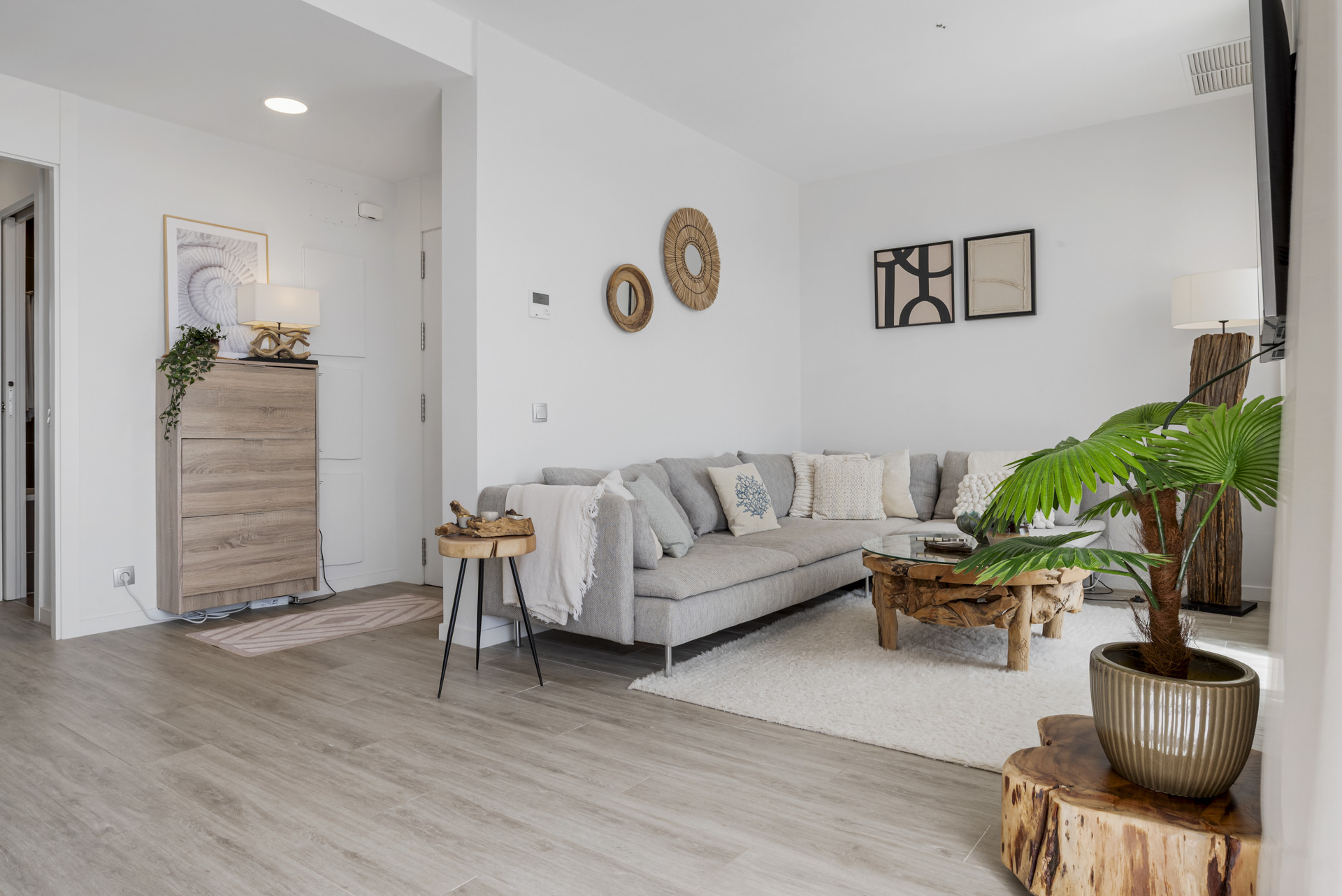 Elegant Penthouse with Rooftop Solarium in Le Mirage Phase III, Cancelada