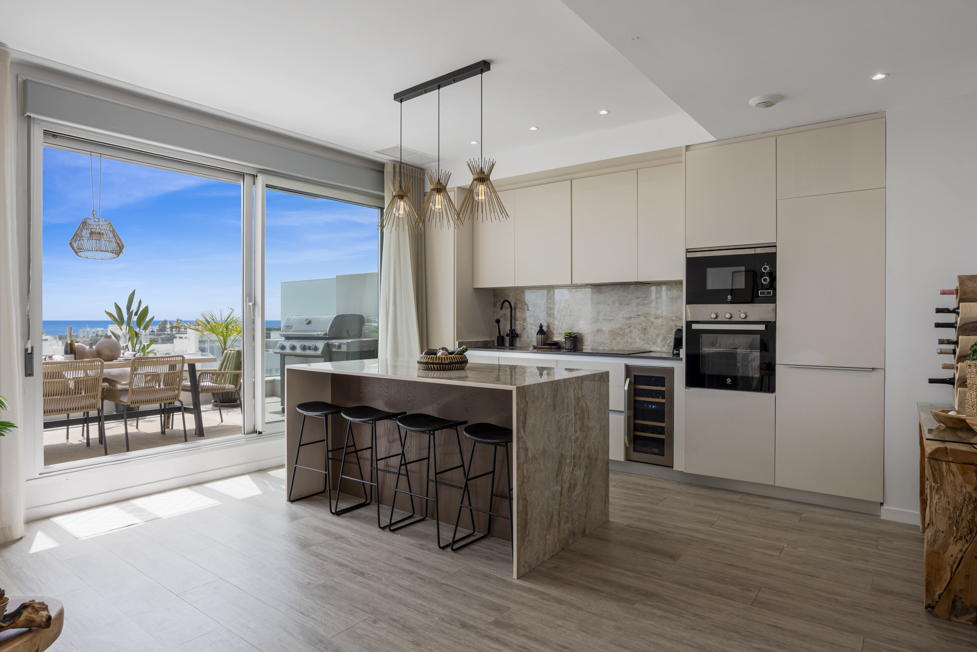 Elegant Penthouse with Rooftop Solarium in Le Mirage Phase III, Cancelada