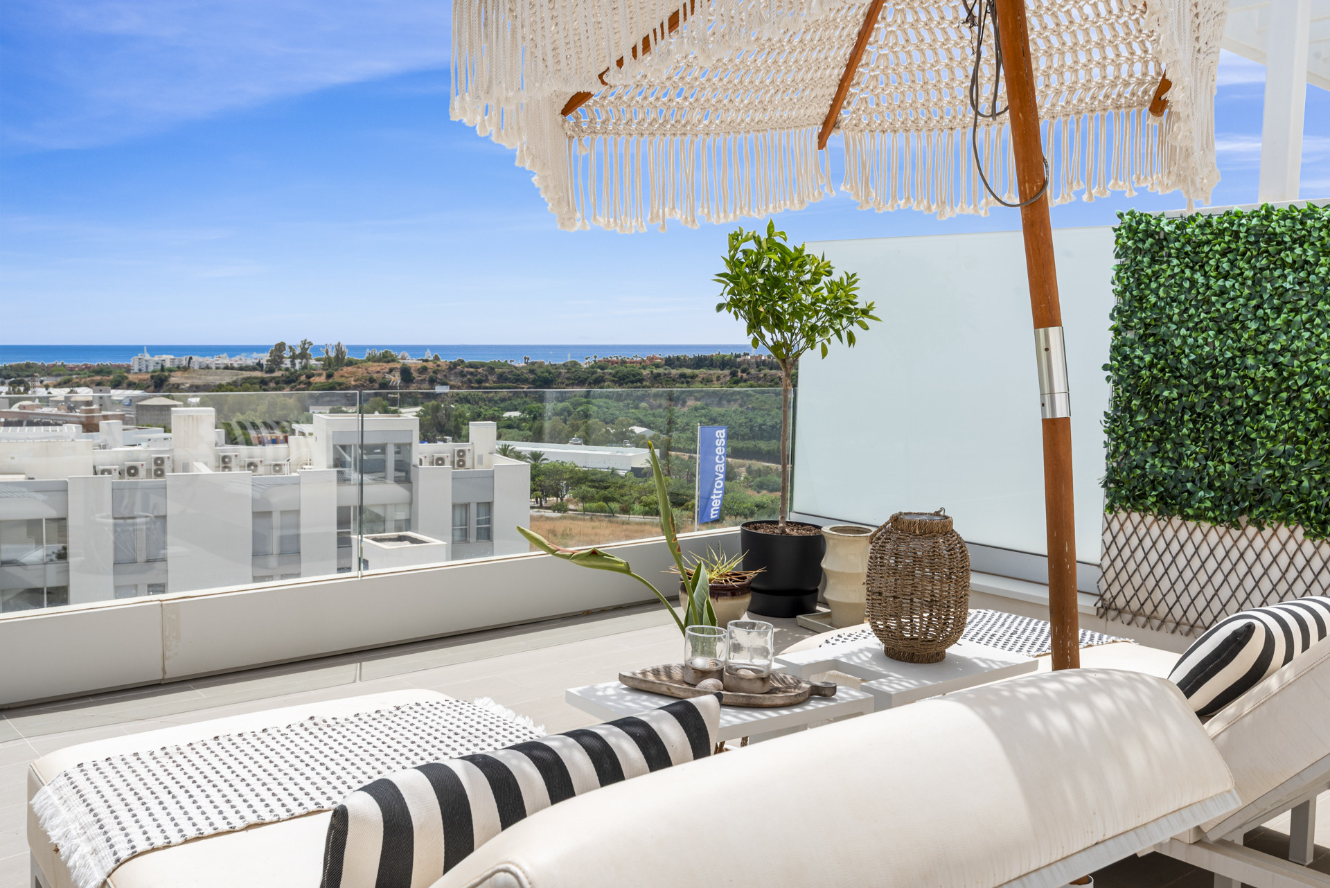 Elegant Penthouse with Rooftop Solarium in Le Mirage Phase III, Cancelada