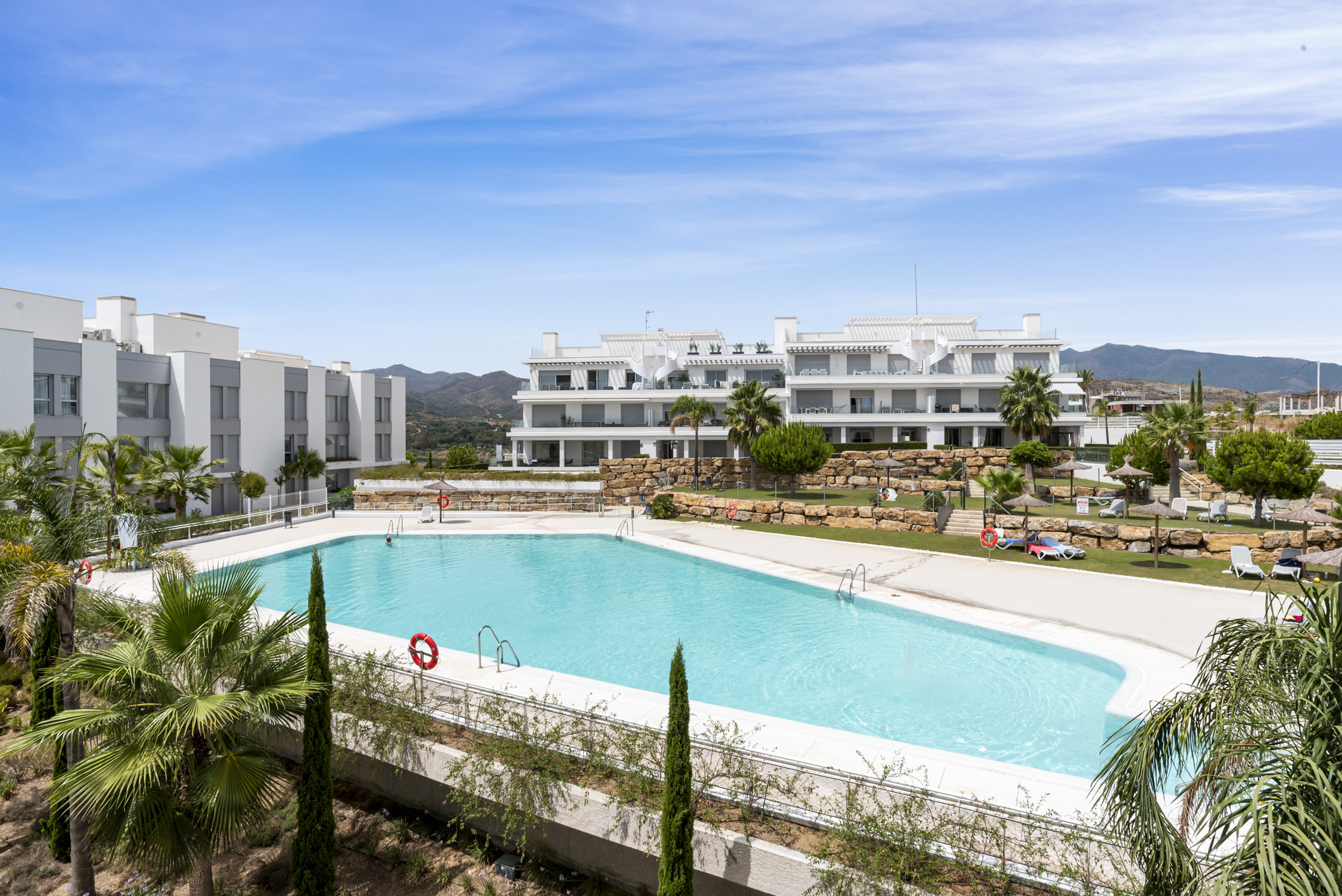 Elegant Penthouse with Rooftop Solarium in Le Mirage Phase III, Cancelada
