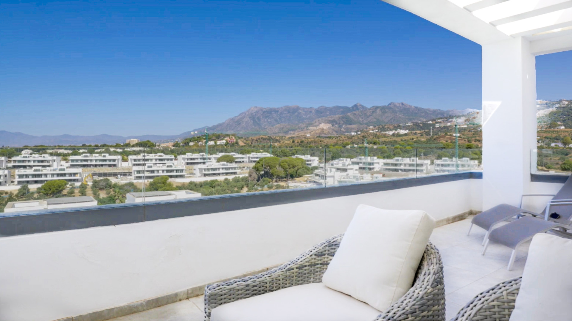 Duplex Penthouse · Marbella Este thumbnail 4
