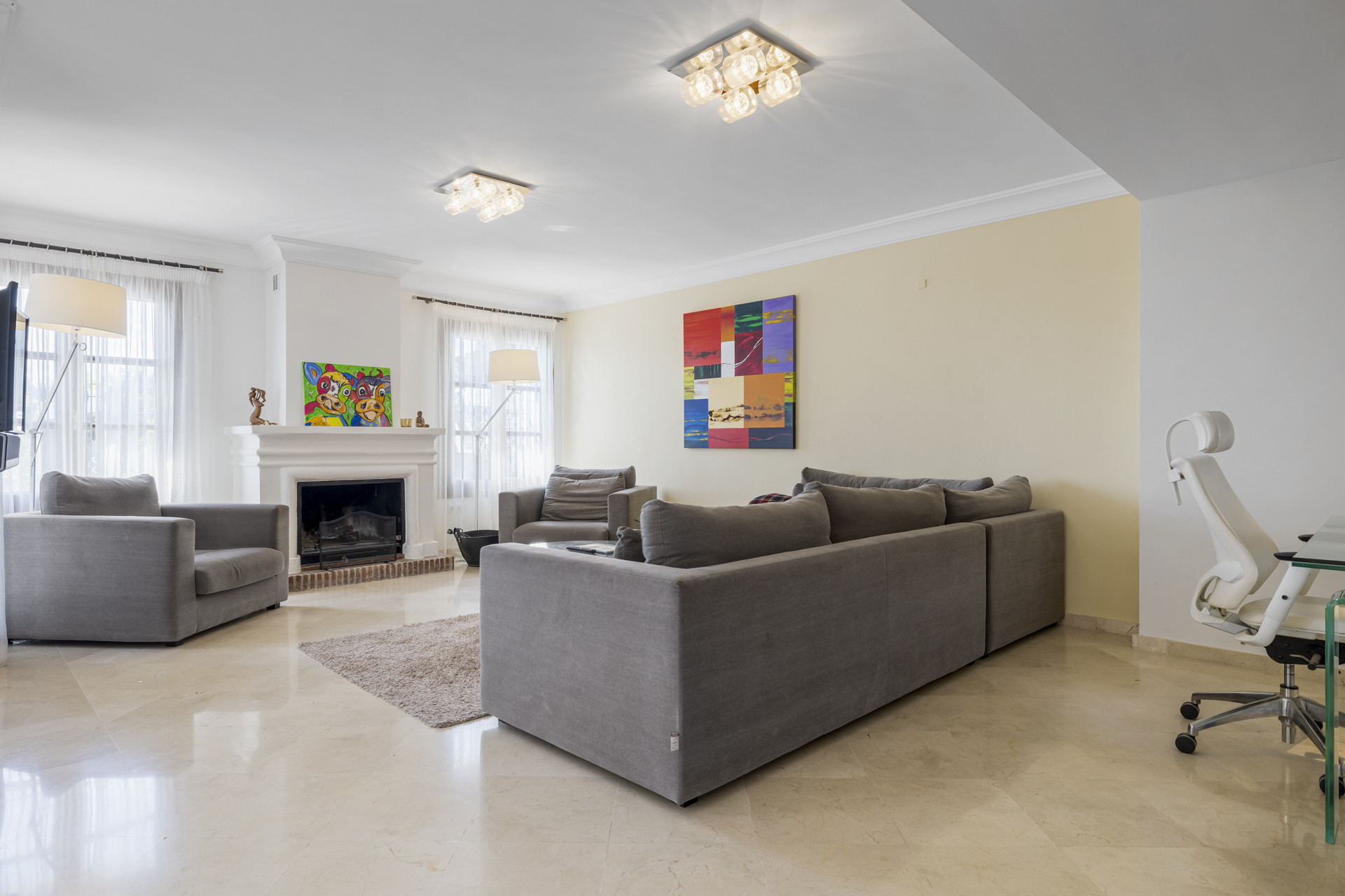 Town House thumbnail 4